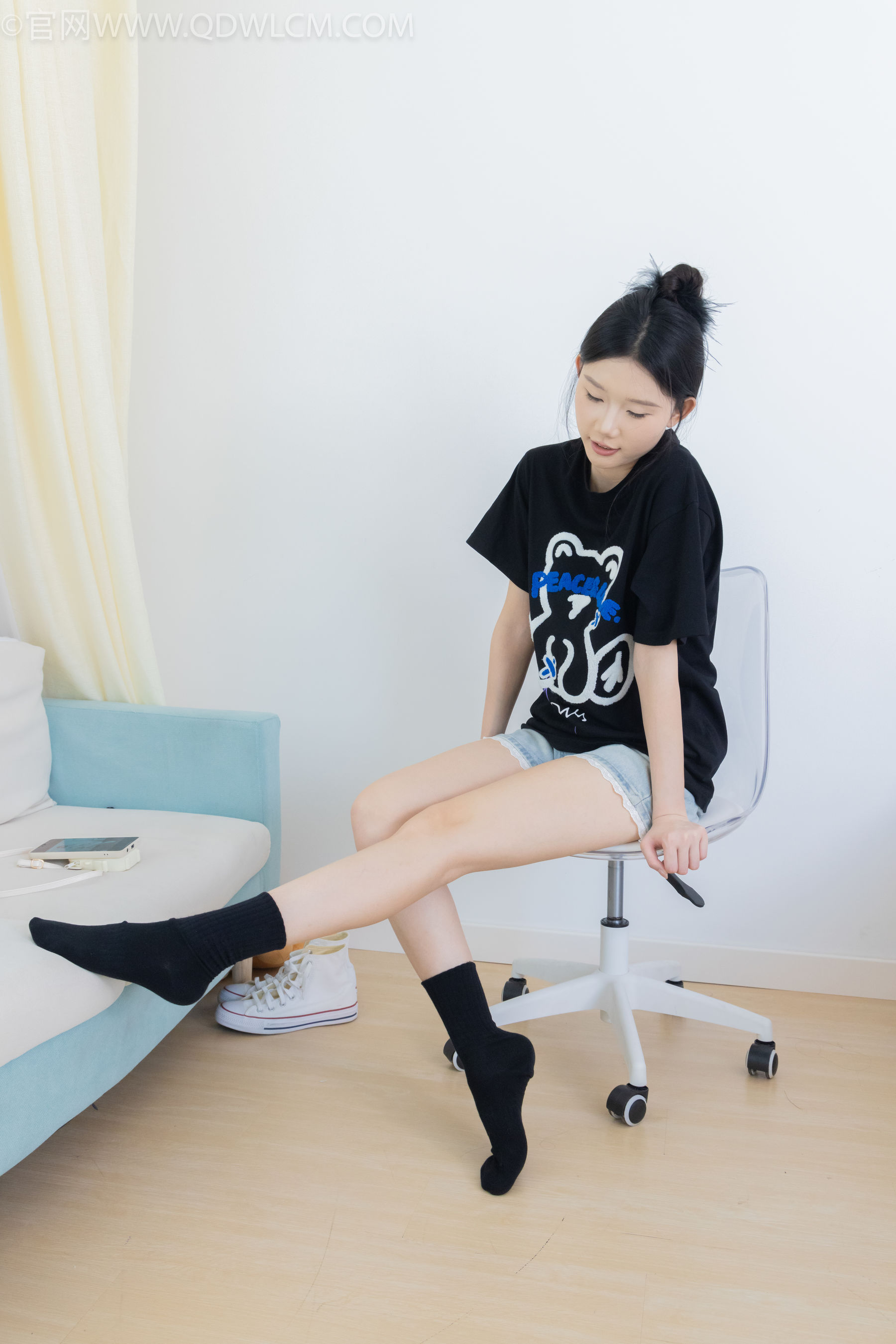 物恋传媒 No.2324 小竹 - 匡威帆布鞋、白棉袜、黑棉袜/(166P)