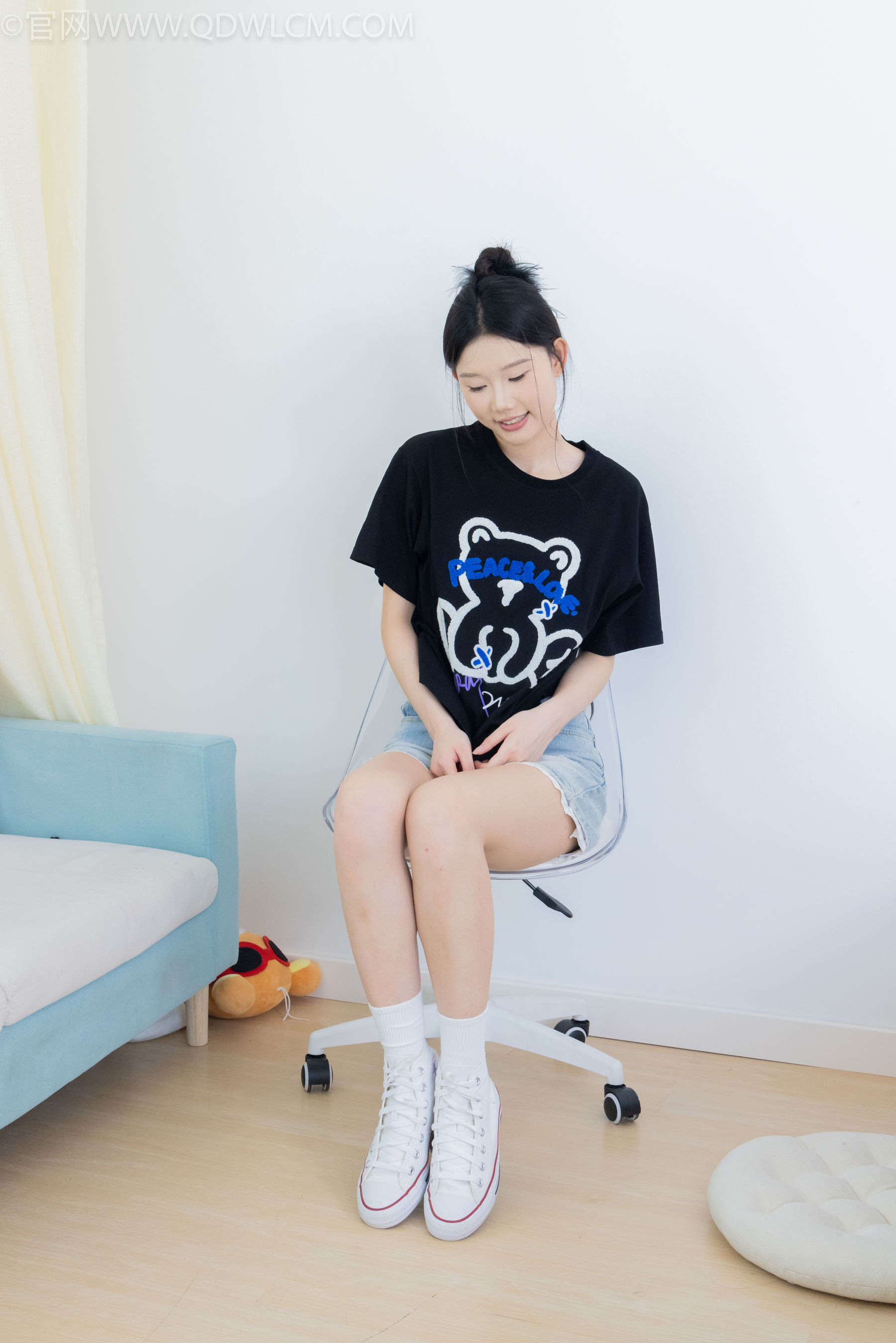 物恋传媒 No.2324 小竹 - 匡威帆布鞋、白棉袜、黑棉袜/(166P)