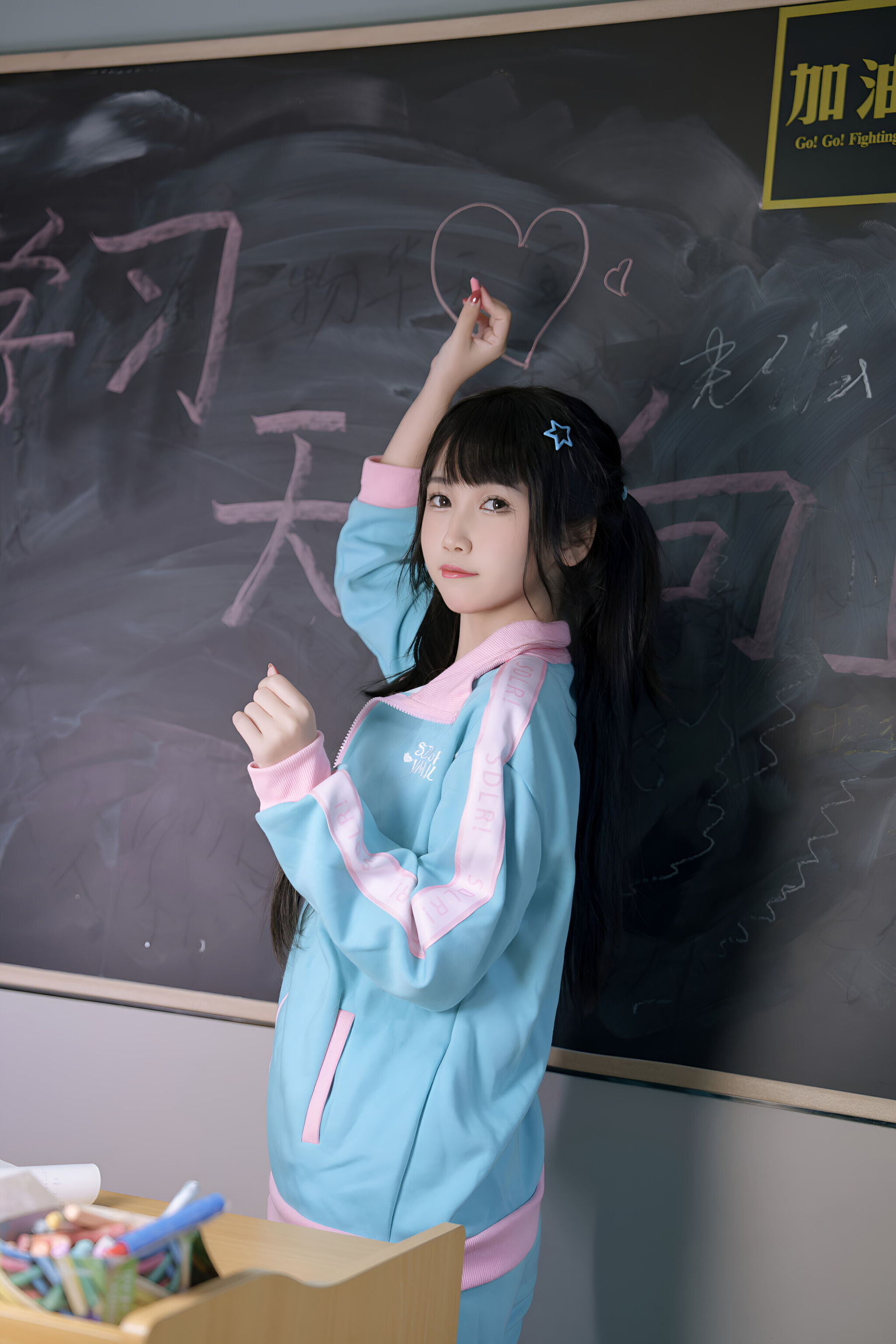 微博人气Coser不呆猫 - 涂油教室实习生/(76P)