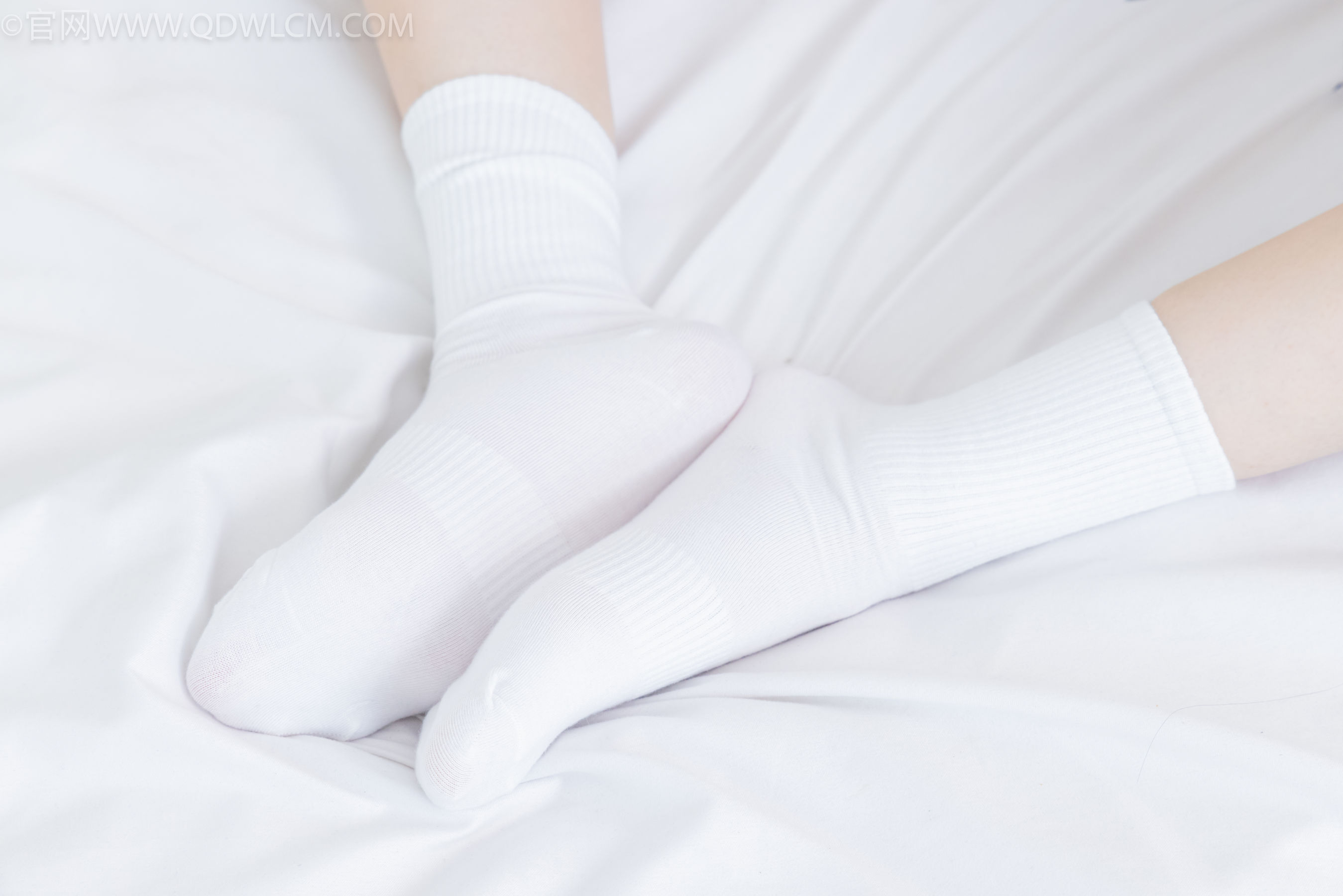 物恋传媒 No.2324 小竹 - 匡威帆布鞋、白棉袜、黑棉袜/(166P)