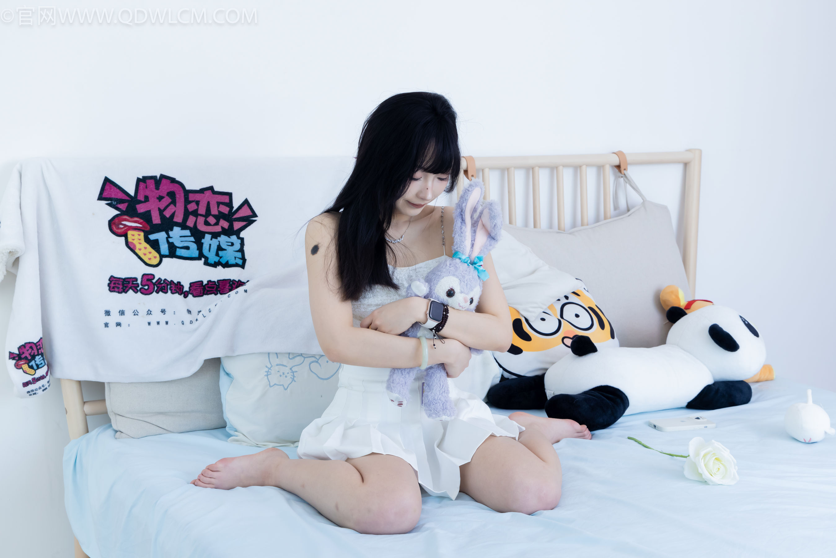 物恋传媒 No.2325 嘟嘟 - 透明高跟鞋、高跟凉鞋、白船袜、裸足/(156P)