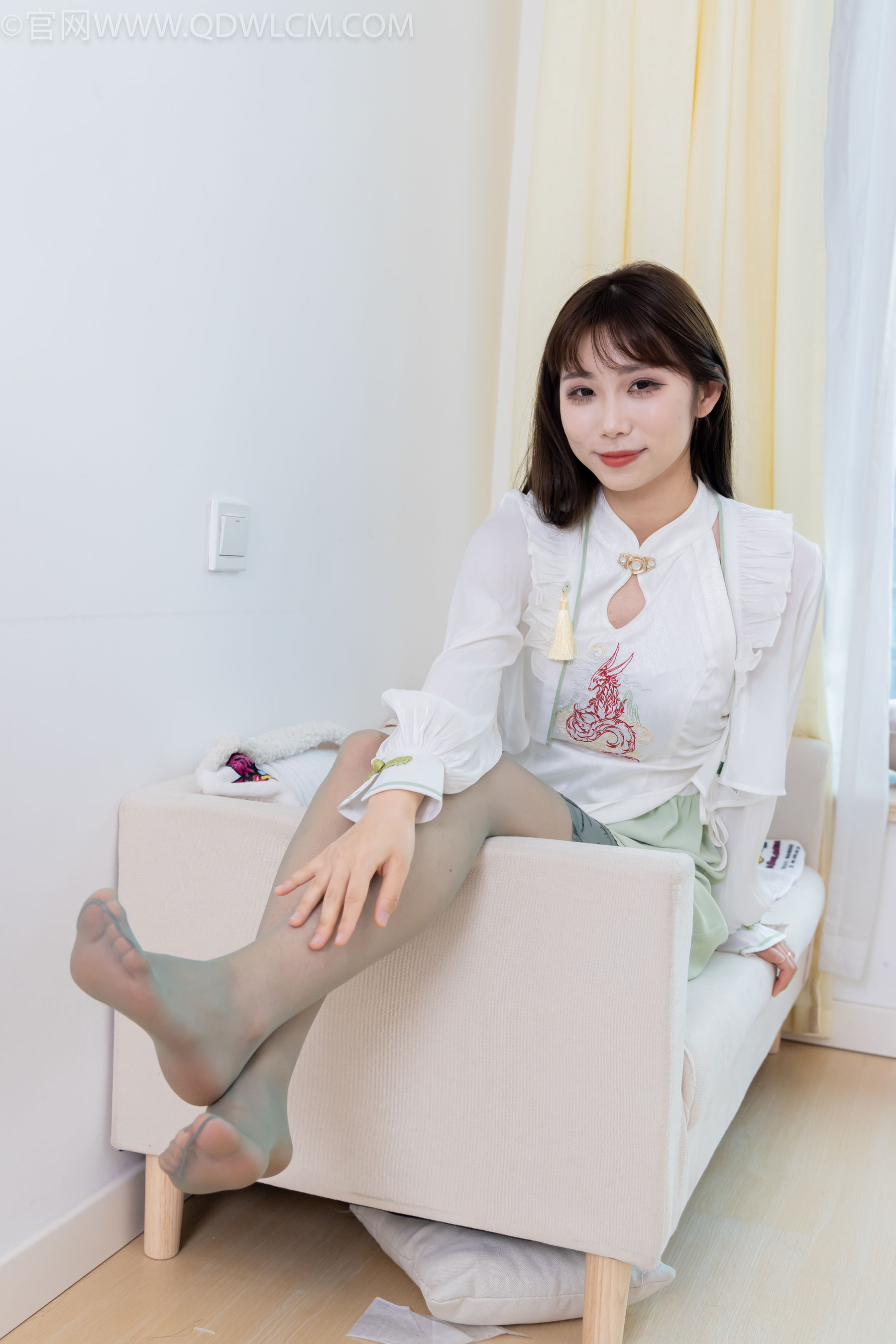 物恋传媒 No.2323 泡泡 - 汉服、平底鞋、过膝丝袜/(153P)