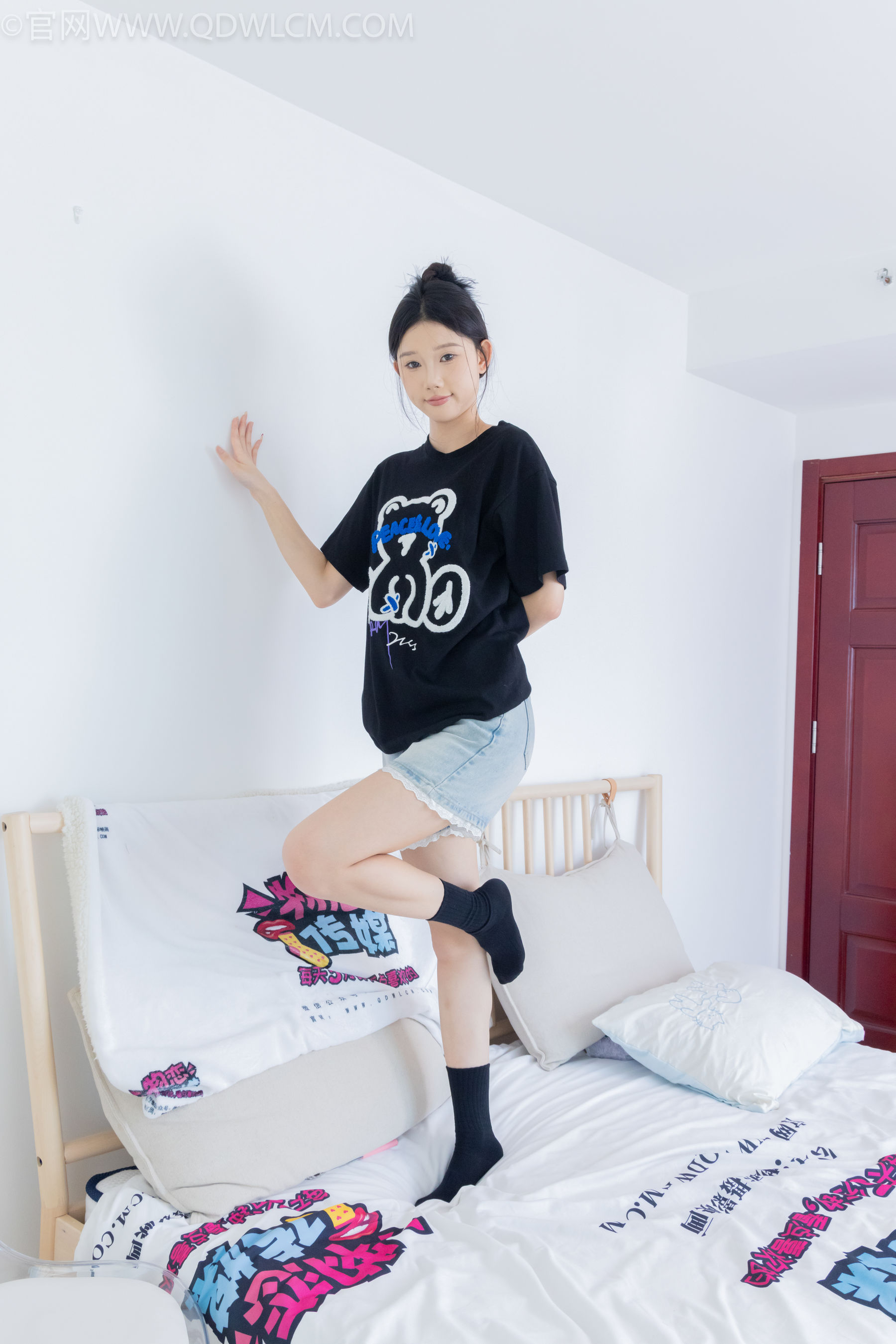 物恋传媒 No.2324 小竹 - 匡威帆布鞋、白棉袜、黑棉袜/(166P)