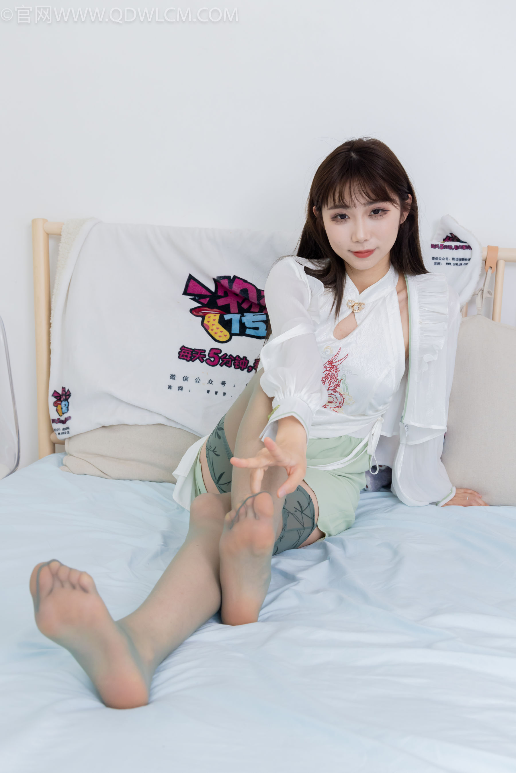 物恋传媒 No.2323 泡泡 - 汉服、平底鞋、过膝丝袜/(153P)