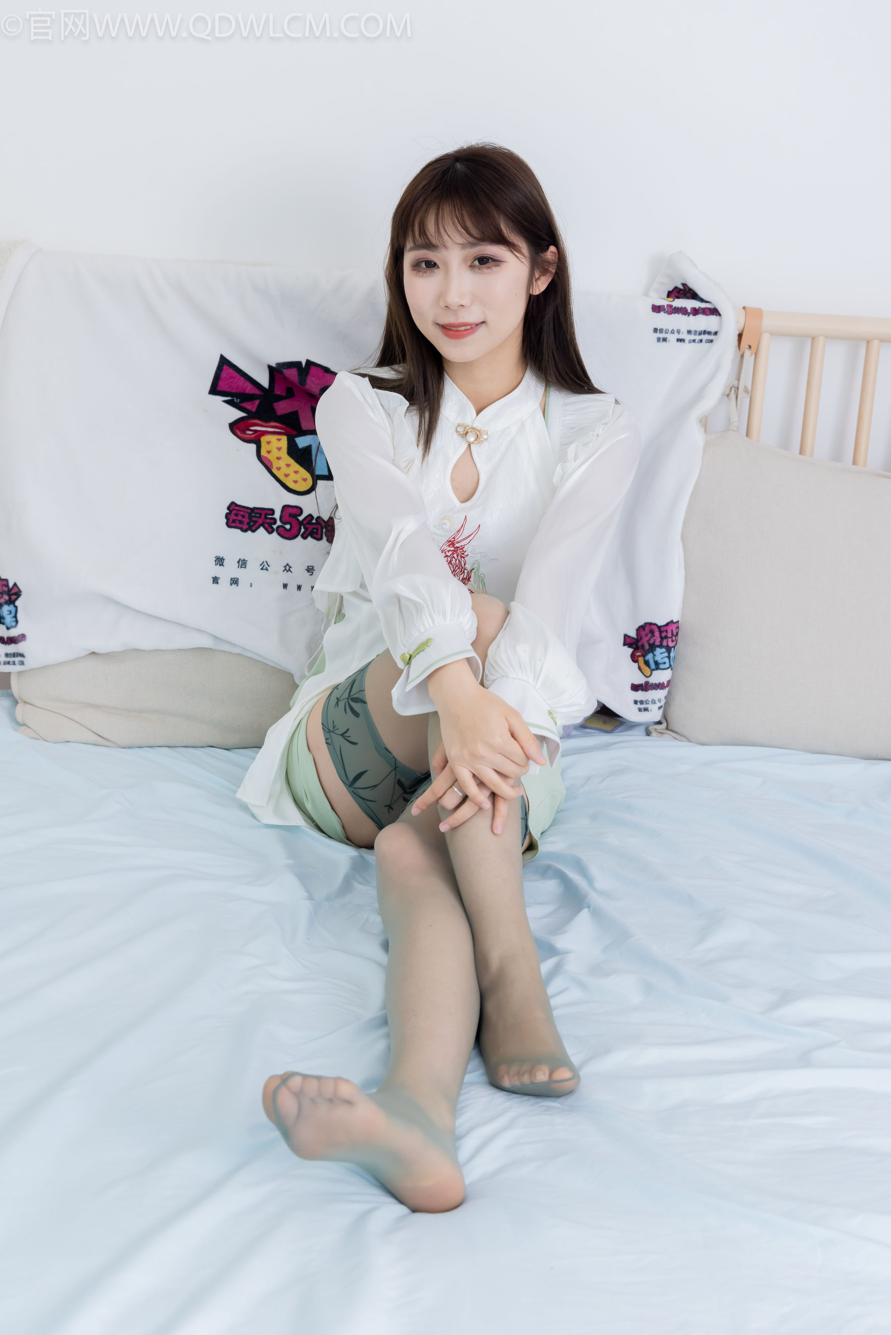 物恋传媒 No.2323 泡泡 - 汉服、平底鞋、过膝丝袜/(153P)