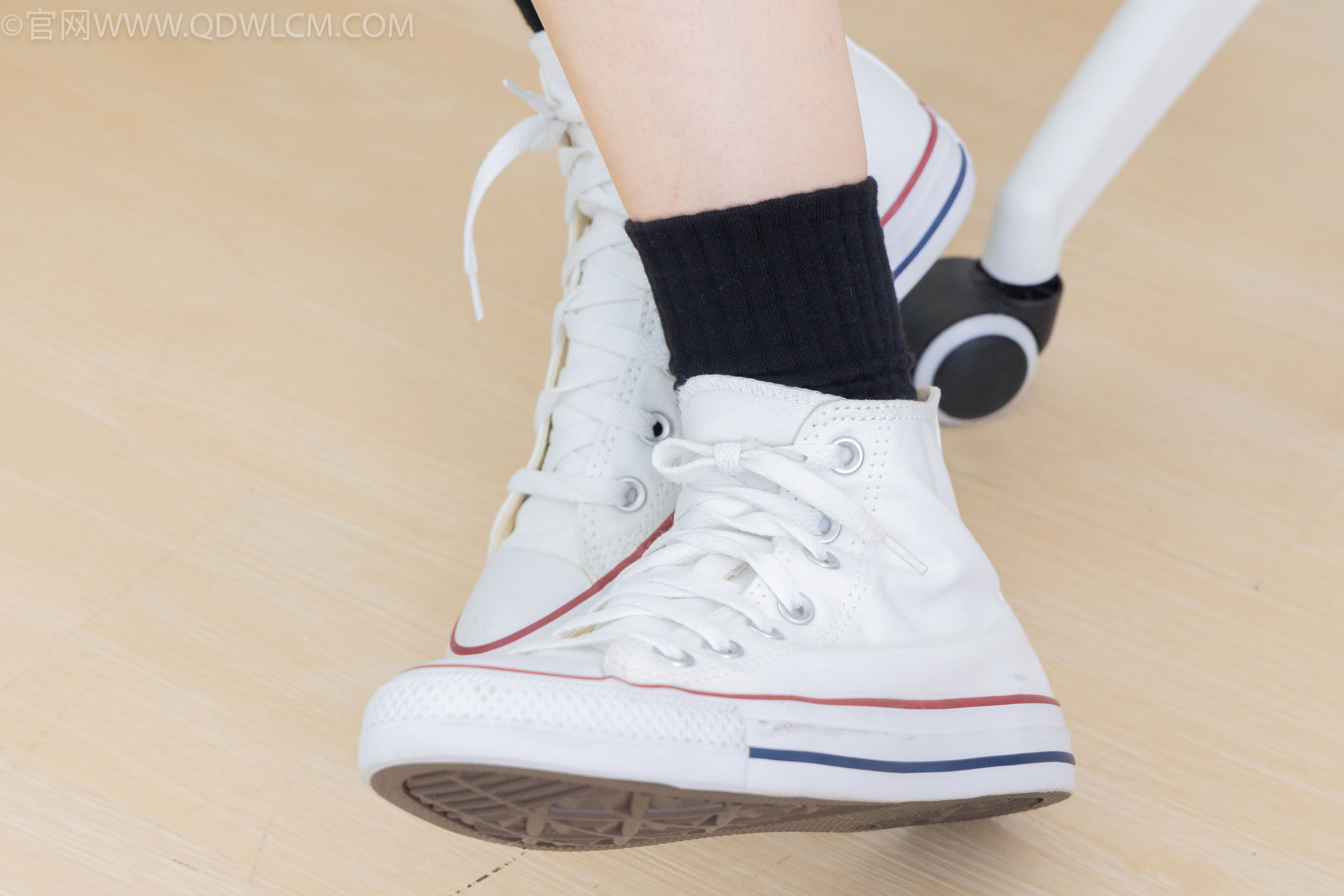 物恋传媒 No.2324 小竹 - 匡威帆布鞋、白棉袜、黑棉袜/(166P)