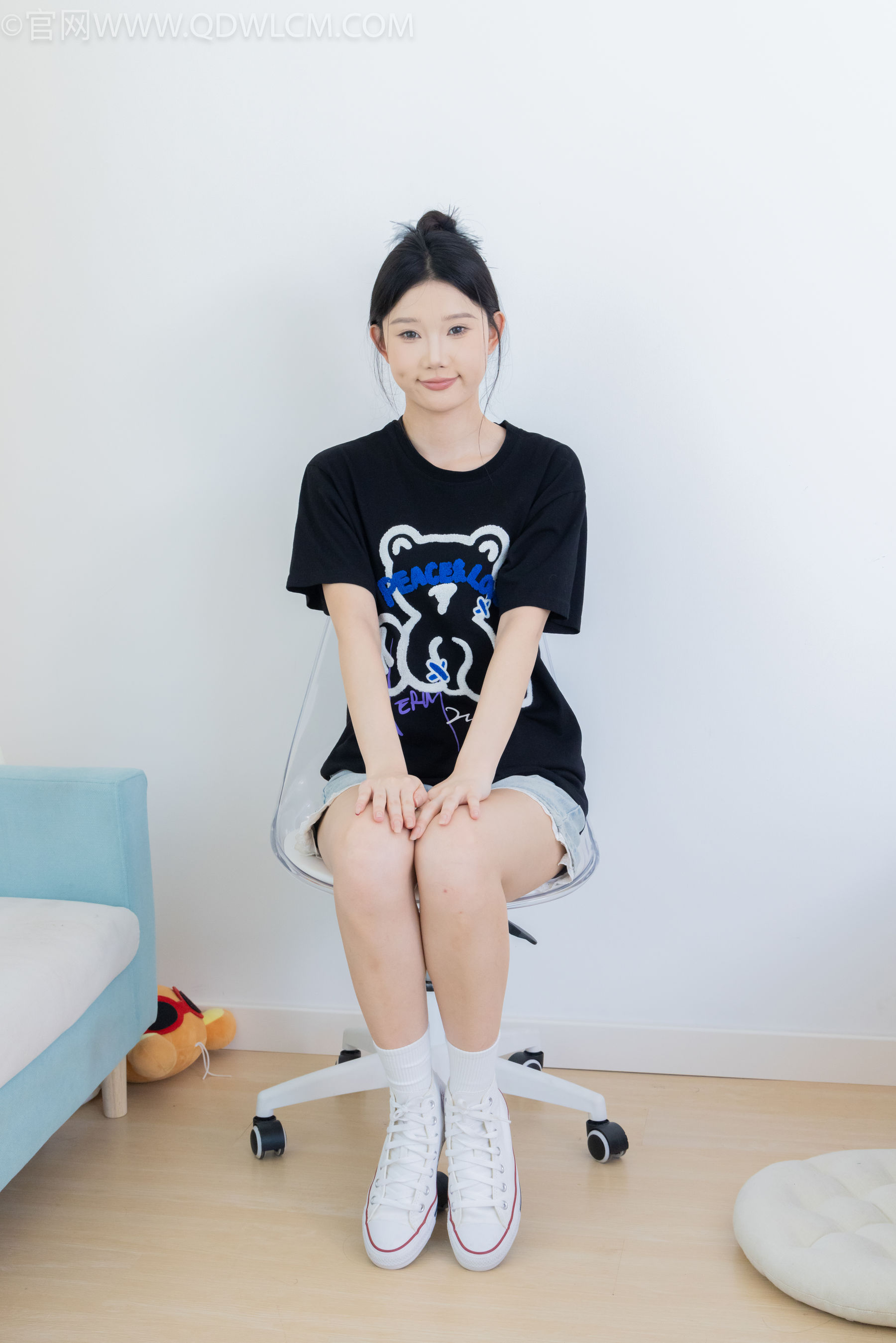 物恋传媒 No.2324 小竹 - 匡威帆布鞋、白棉袜、黑棉袜/(166P)