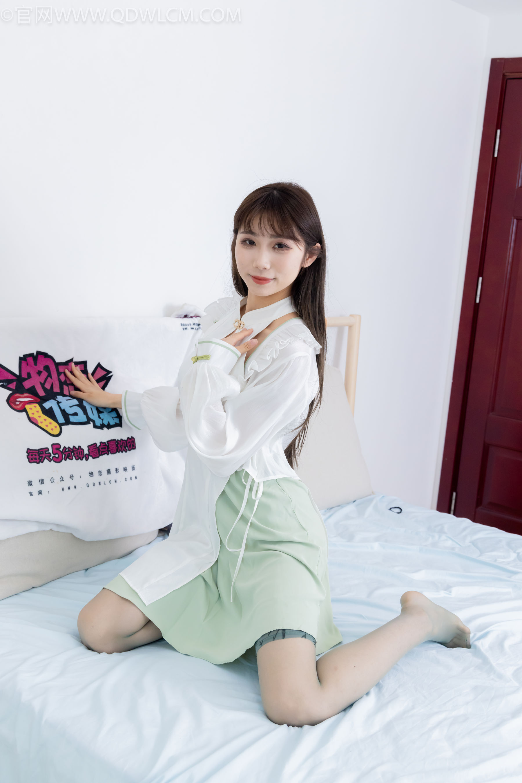 物恋传媒 No.2323 泡泡 - 汉服、平底鞋、过膝丝袜/(153P)