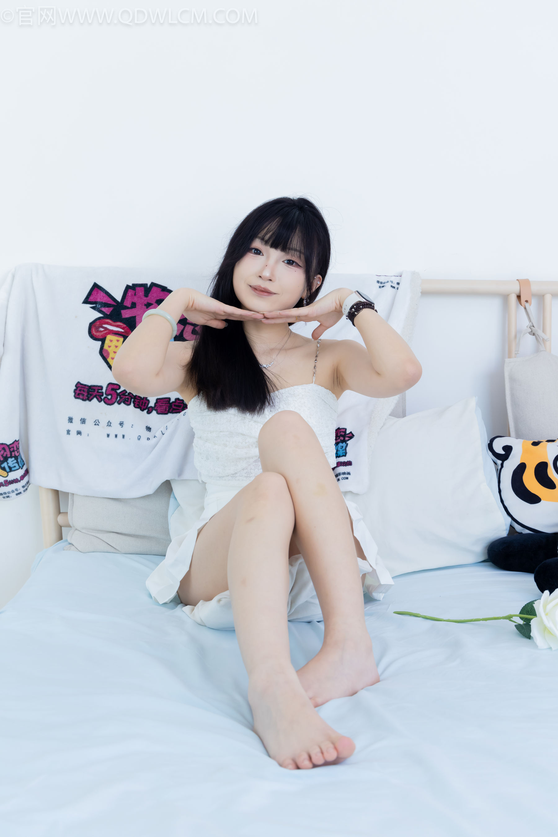 物恋传媒 No.2325 嘟嘟 - 透明高跟鞋、高跟凉鞋、白船袜、裸足/(156P)