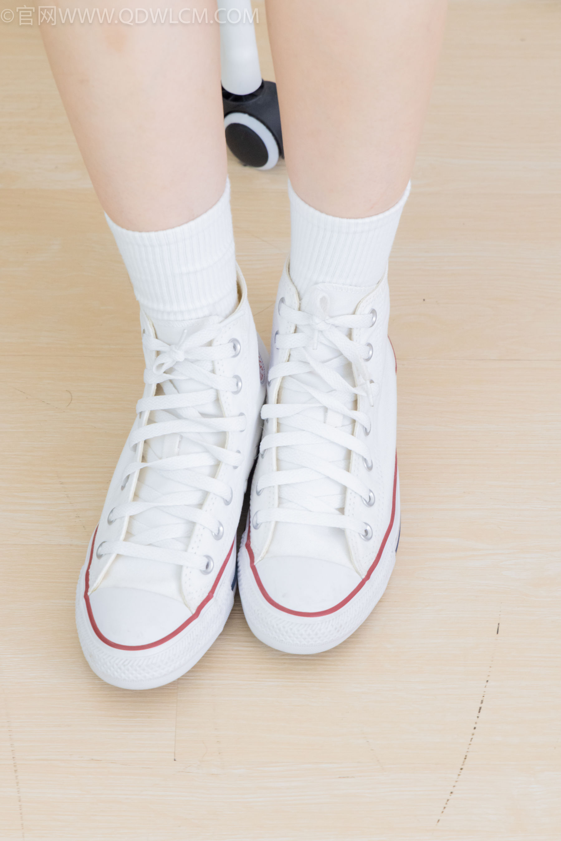 物恋传媒 No.2324 小竹 - 匡威帆布鞋、白棉袜、黑棉袜/(166P)