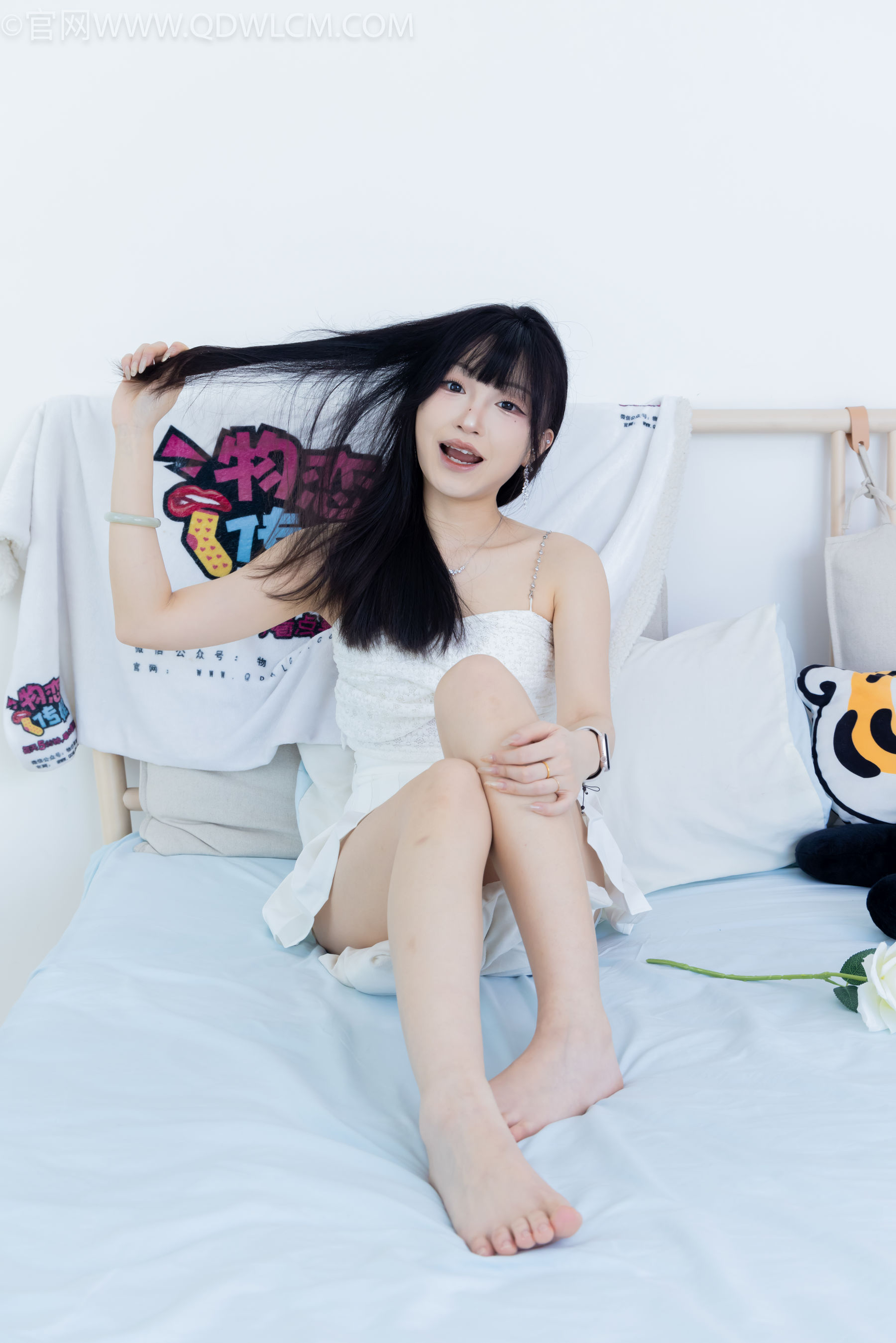 物恋传媒 No.2325 嘟嘟 - 透明高跟鞋、高跟凉鞋、白船袜、裸足/(156P)