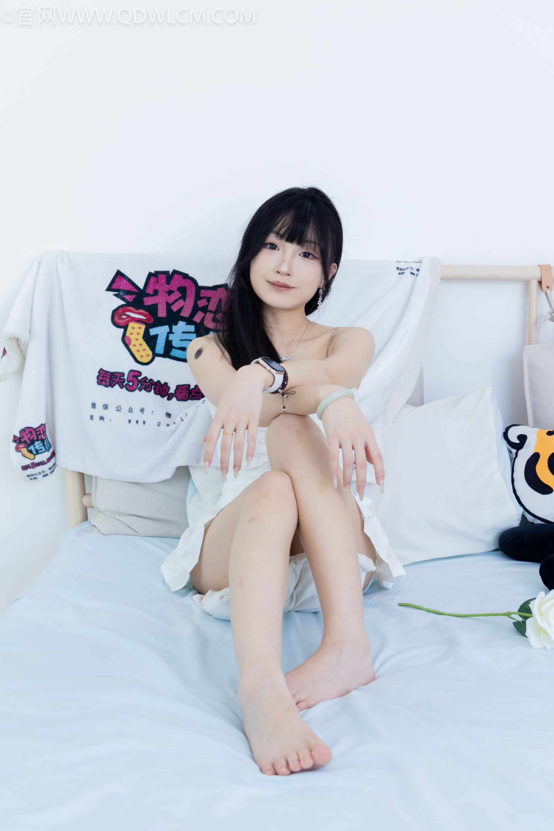 物恋传媒 No.2325 嘟嘟 - 透明高跟鞋、高跟凉鞋、白船袜、裸足/(156P)