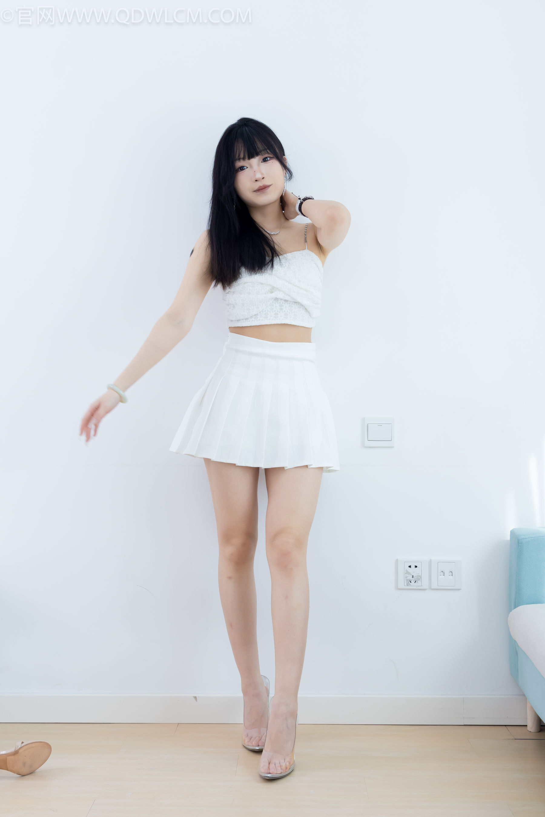 物恋传媒 No.2325 嘟嘟 - 透明高跟鞋、高跟凉鞋、白船袜、裸足/(156P)