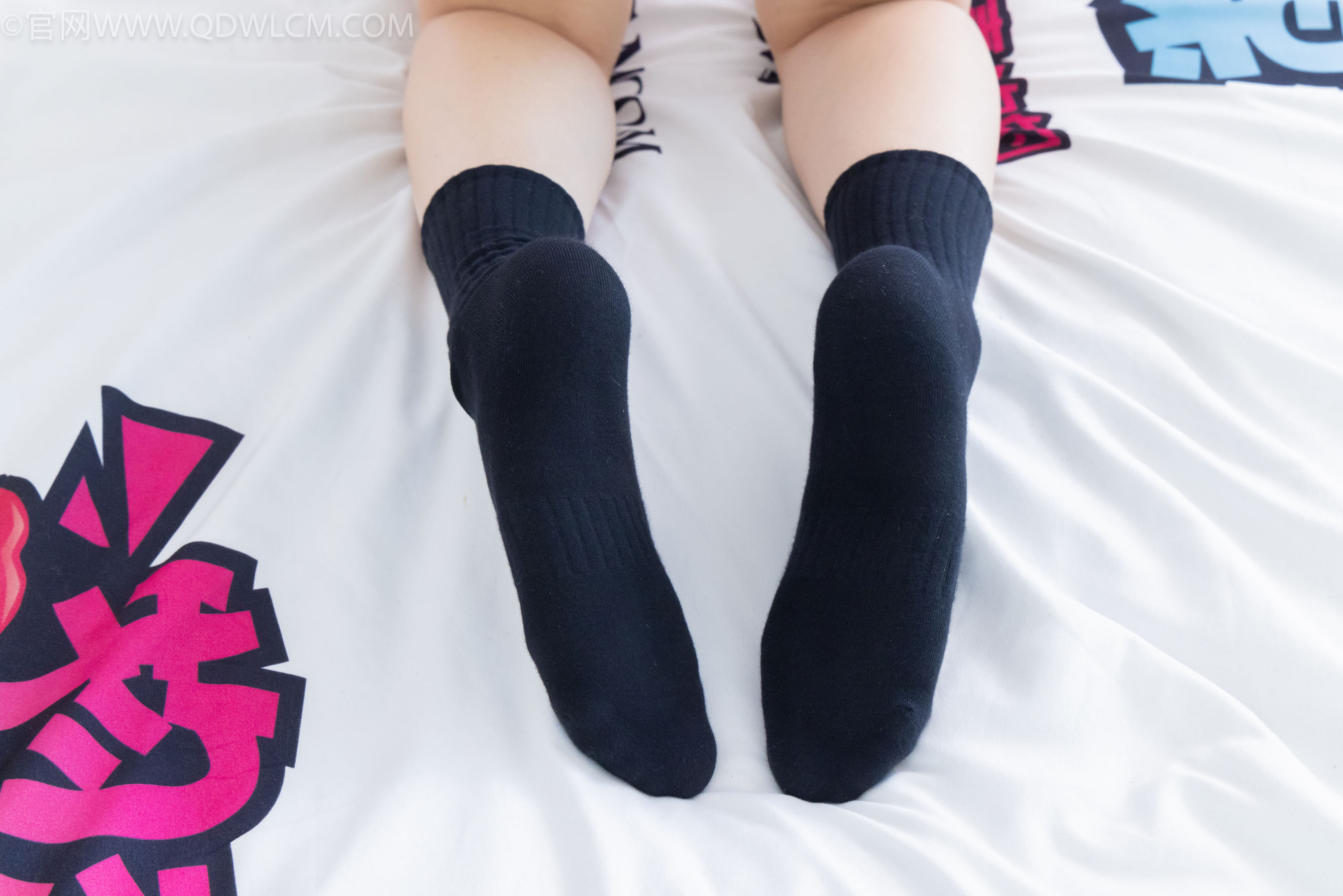 物恋传媒 No.2324 小竹 - 匡威帆布鞋、白棉袜、黑棉袜/(166P)