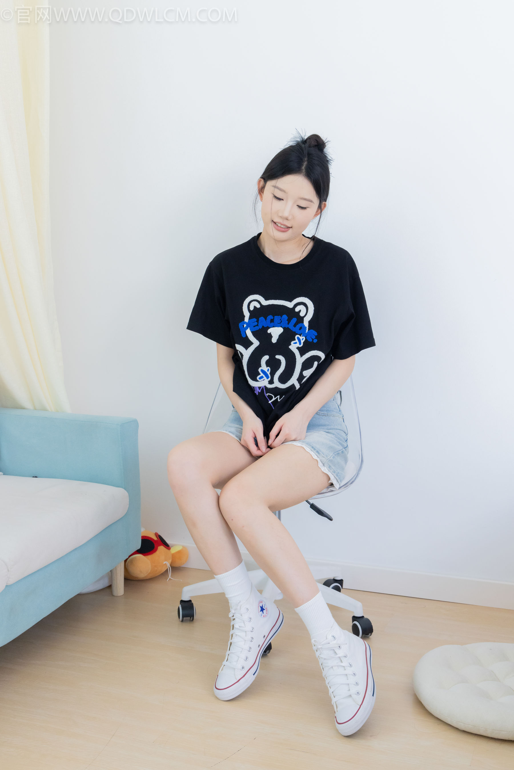 物恋传媒 No.2324 小竹 - 匡威帆布鞋、白棉袜、黑棉袜/(166P)