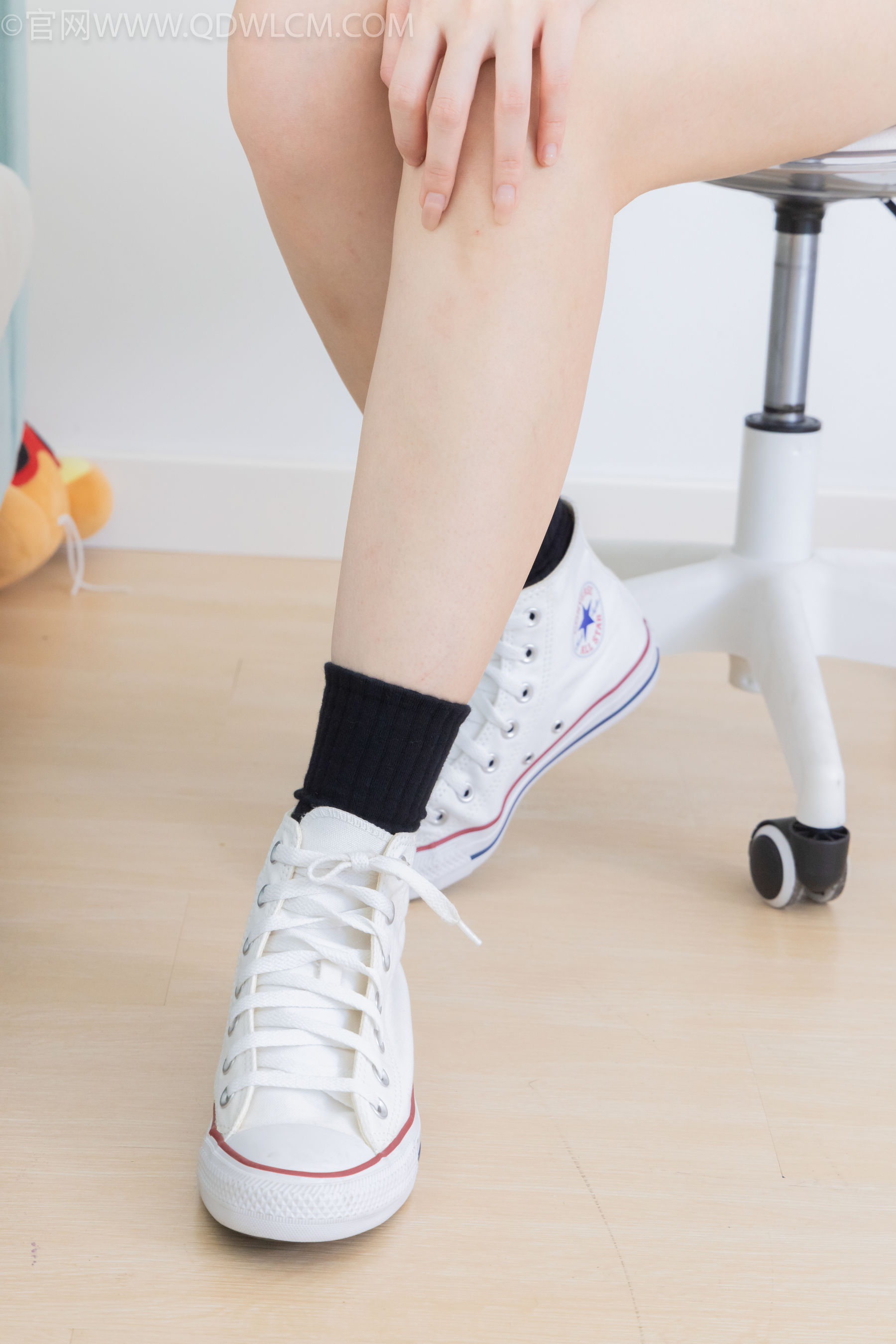 物恋传媒 No.2324 小竹 - 匡威帆布鞋、白棉袜、黑棉袜/(166P)