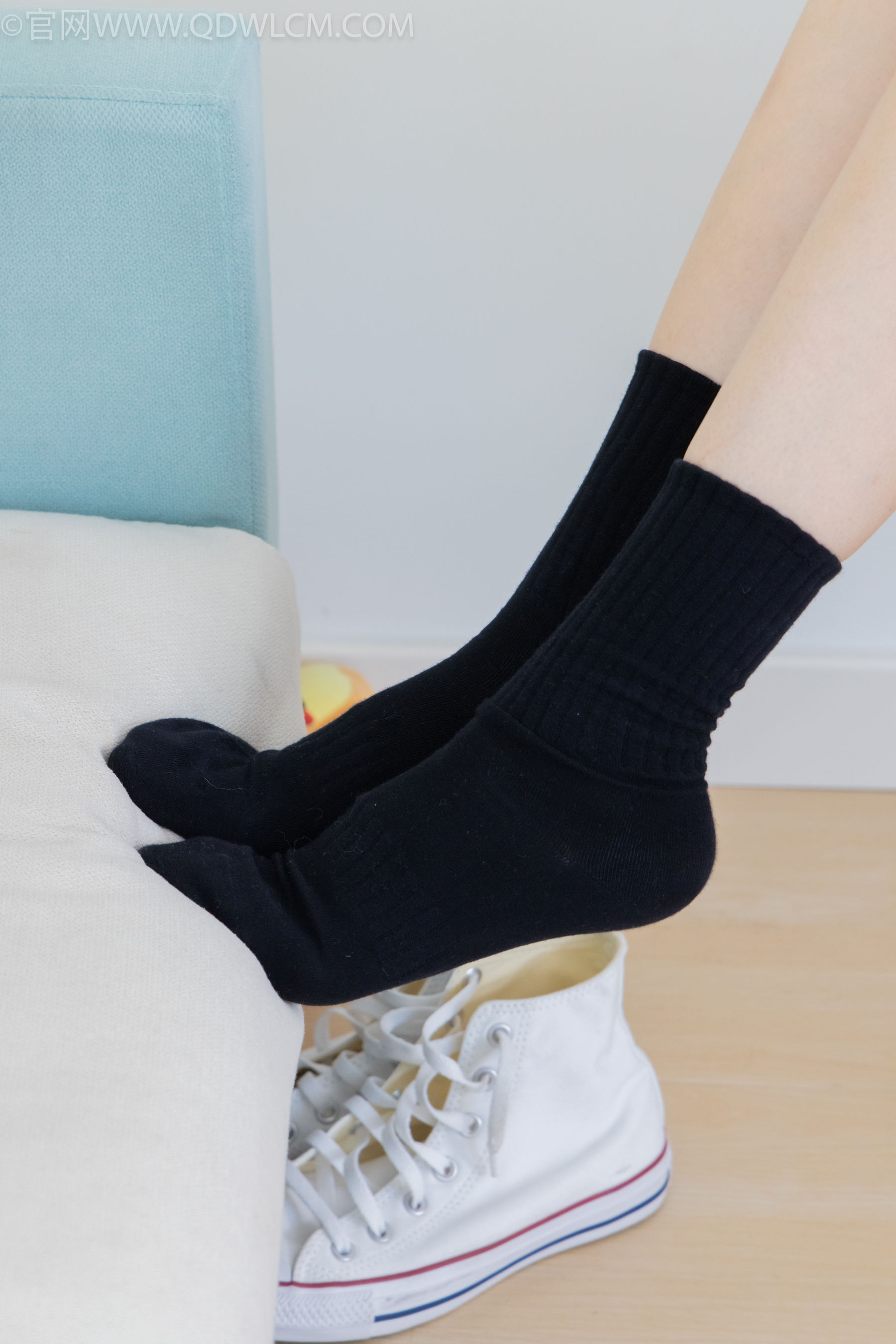 物恋传媒 No.2324 小竹 - 匡威帆布鞋、白棉袜、黑棉袜/(166P)
