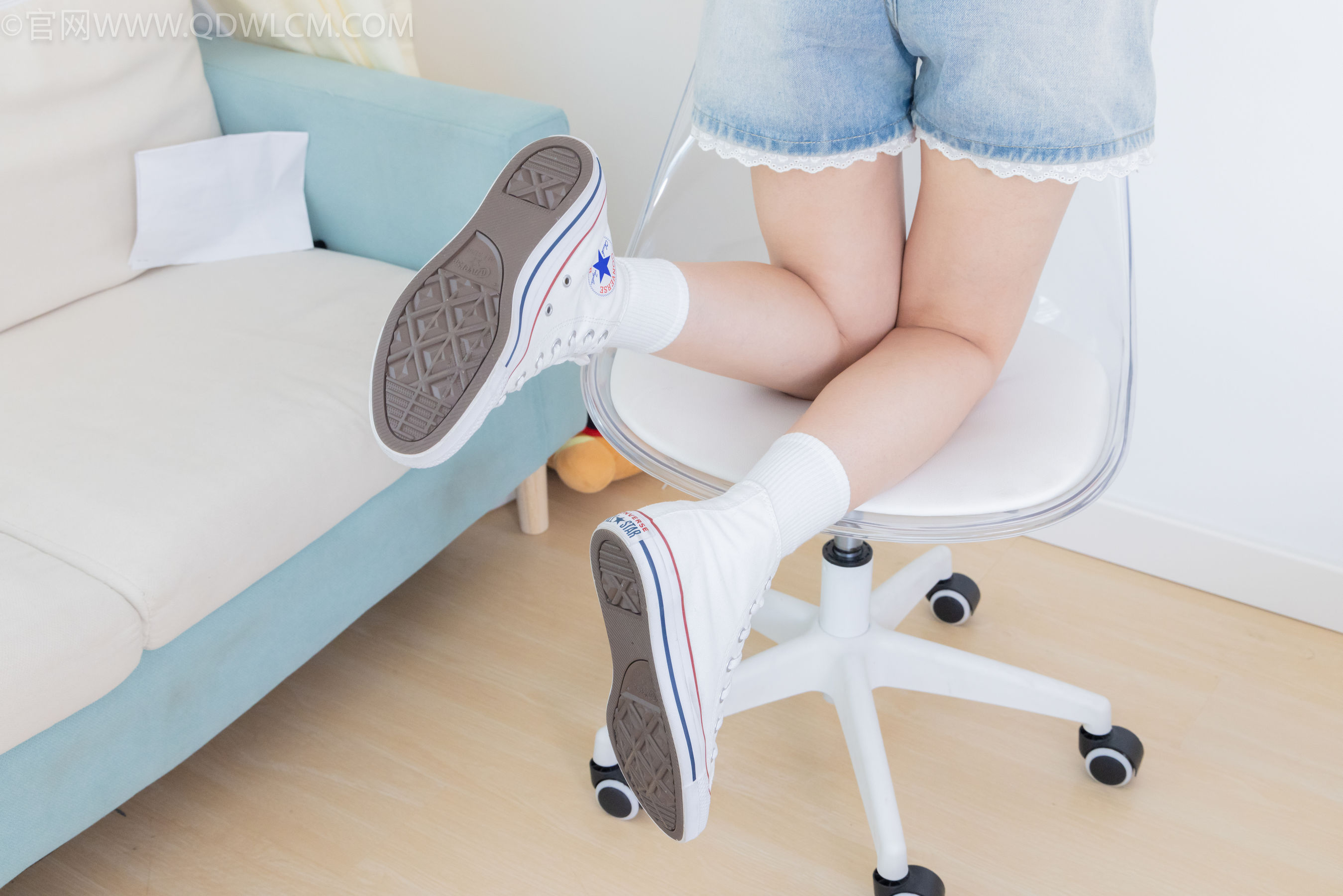 物恋传媒 No.2324 小竹 - 匡威帆布鞋、白棉袜、黑棉袜/(166P)