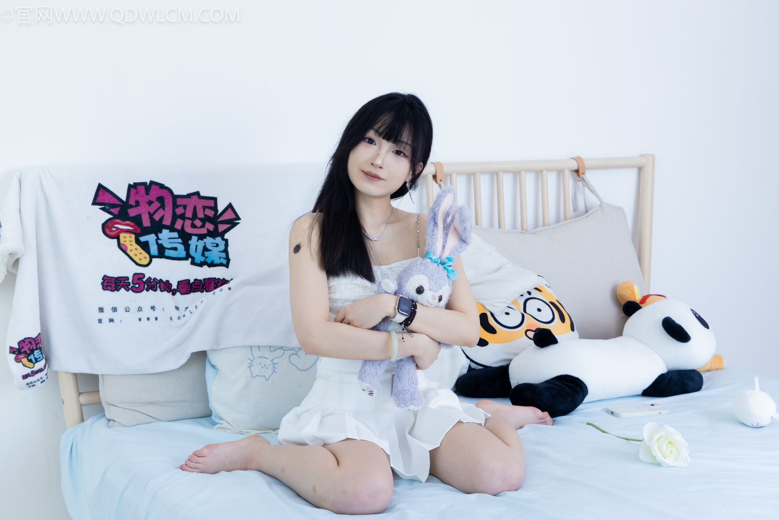 物恋传媒 No.2325 嘟嘟 - 透明高跟鞋、高跟凉鞋、白船袜、裸足/(156P)