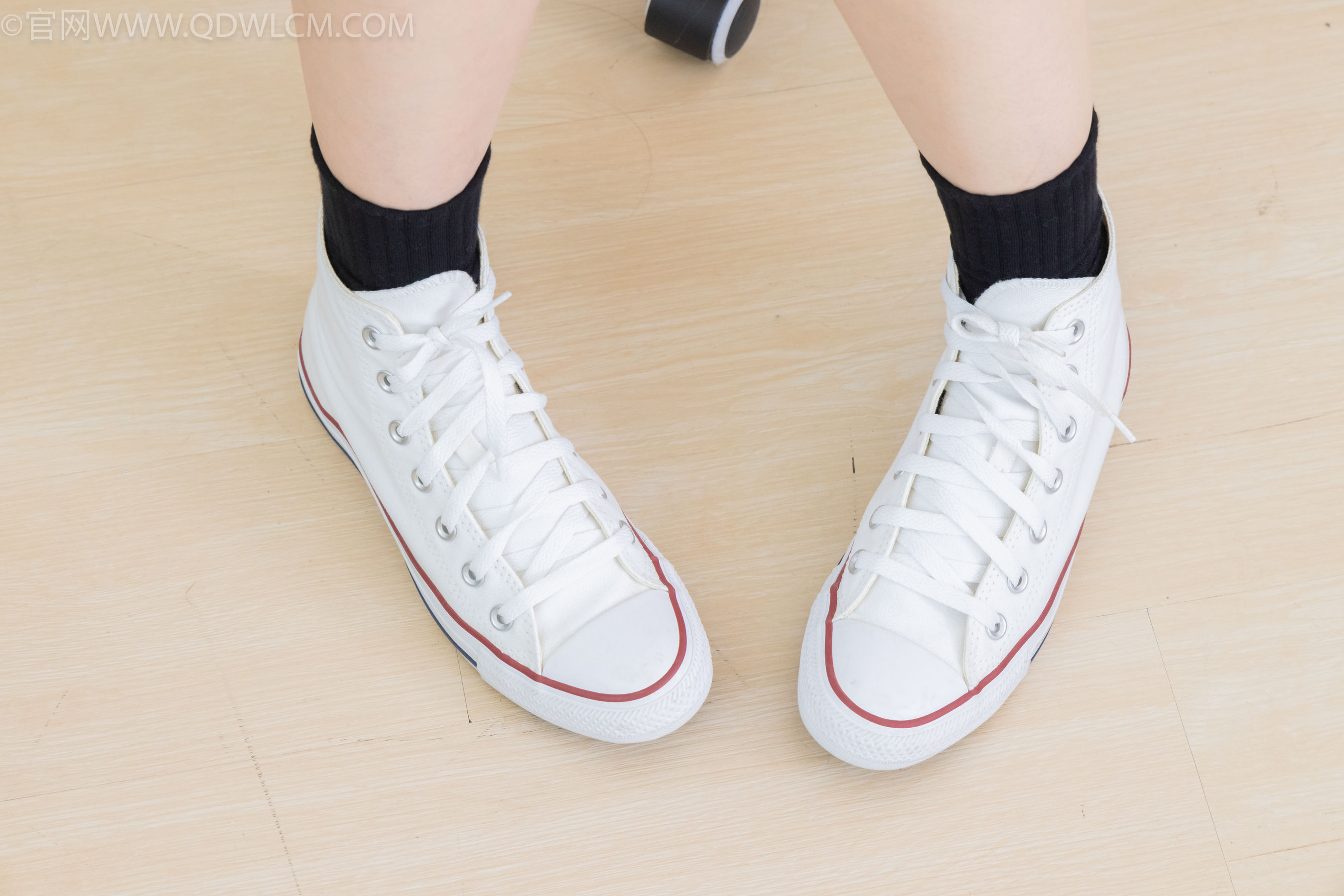 物恋传媒 No.2324 小竹 - 匡威帆布鞋、白棉袜、黑棉袜/(166P)