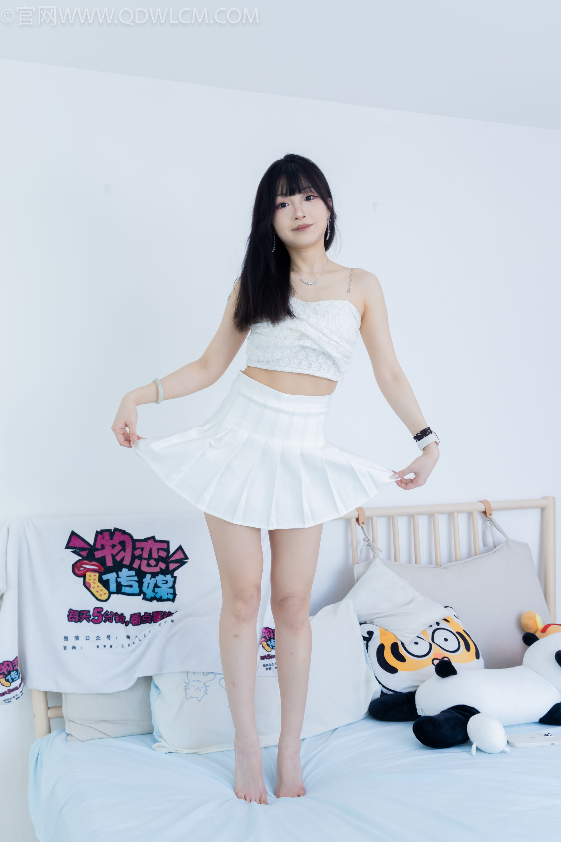 物恋传媒 No.2325 嘟嘟 - 透明高跟鞋、高跟凉鞋、白船袜、裸足/(156P)