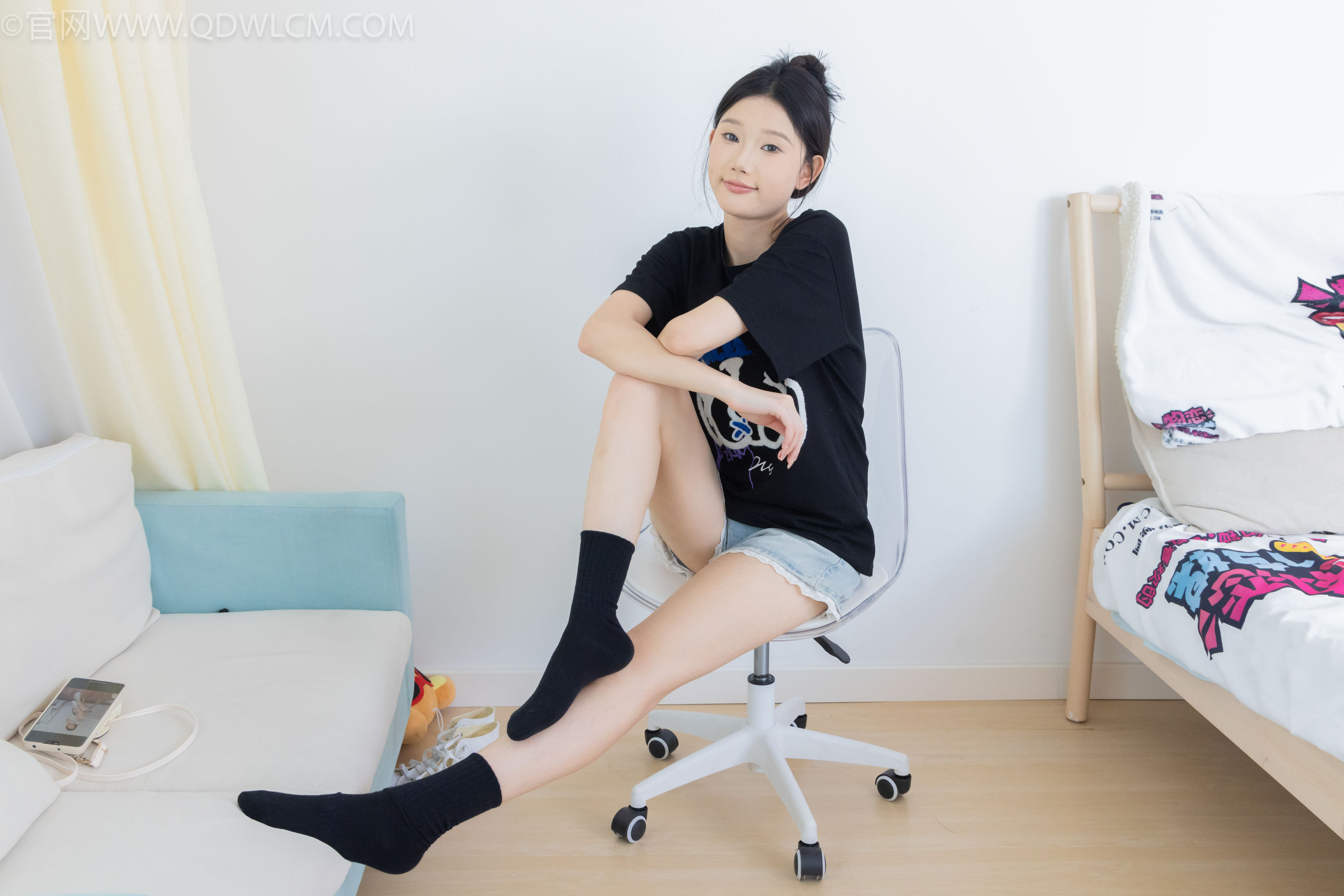 物恋传媒 No.2324 小竹 - 匡威帆布鞋、白棉袜、黑棉袜/(166P)