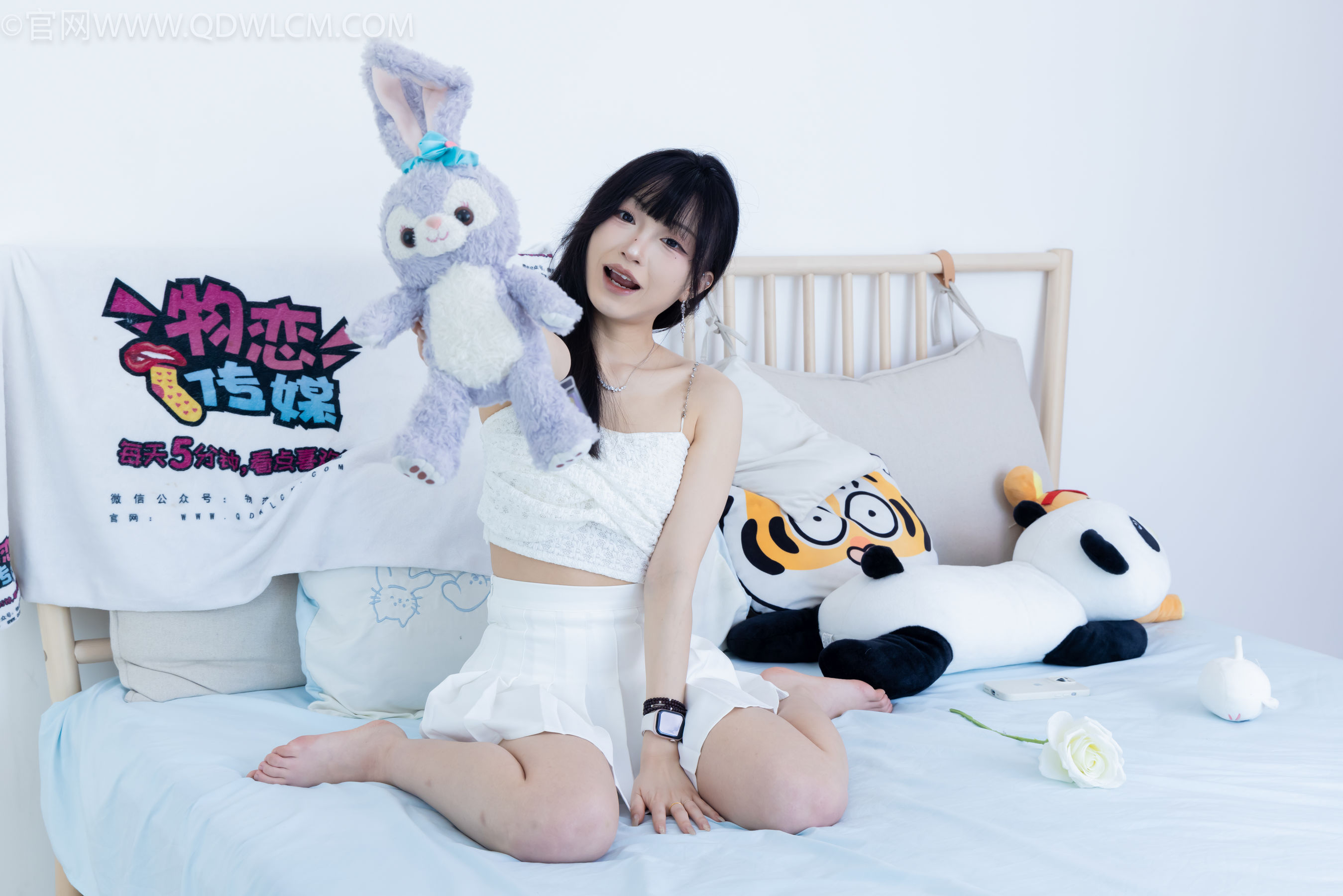 物恋传媒 No.2325 嘟嘟 - 透明高跟鞋、高跟凉鞋、白船袜、裸足/(156P)