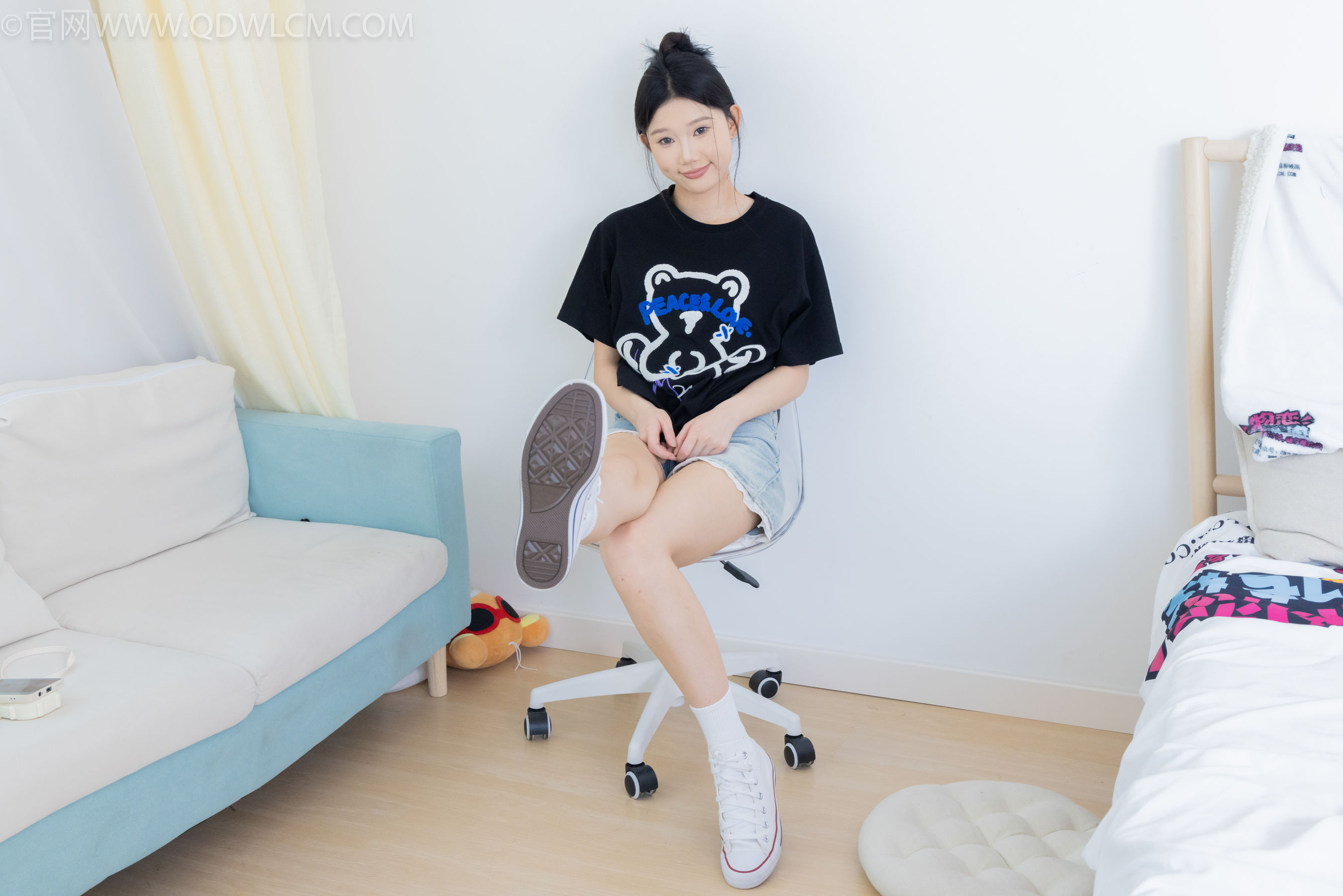 物恋传媒 No.2324 小竹 - 匡威帆布鞋、白棉袜、黑棉袜/(166P)