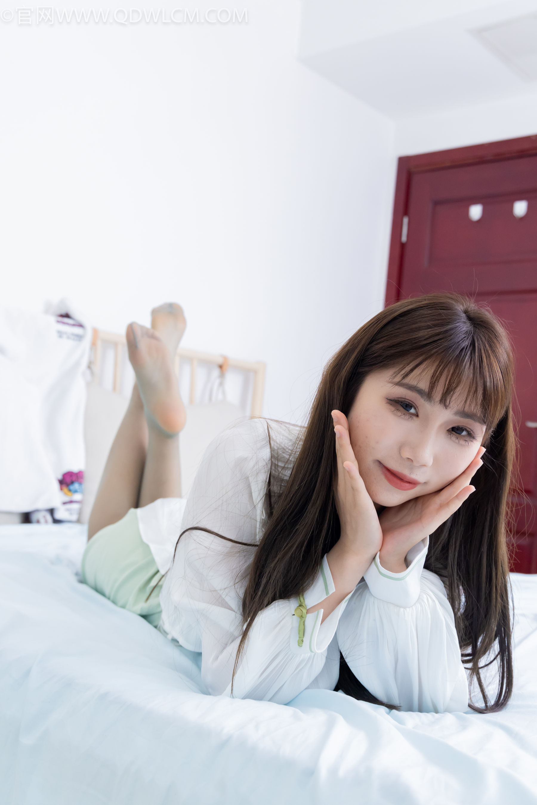 物恋传媒 No.2323 泡泡 - 汉服、平底鞋、过膝丝袜/(153P)