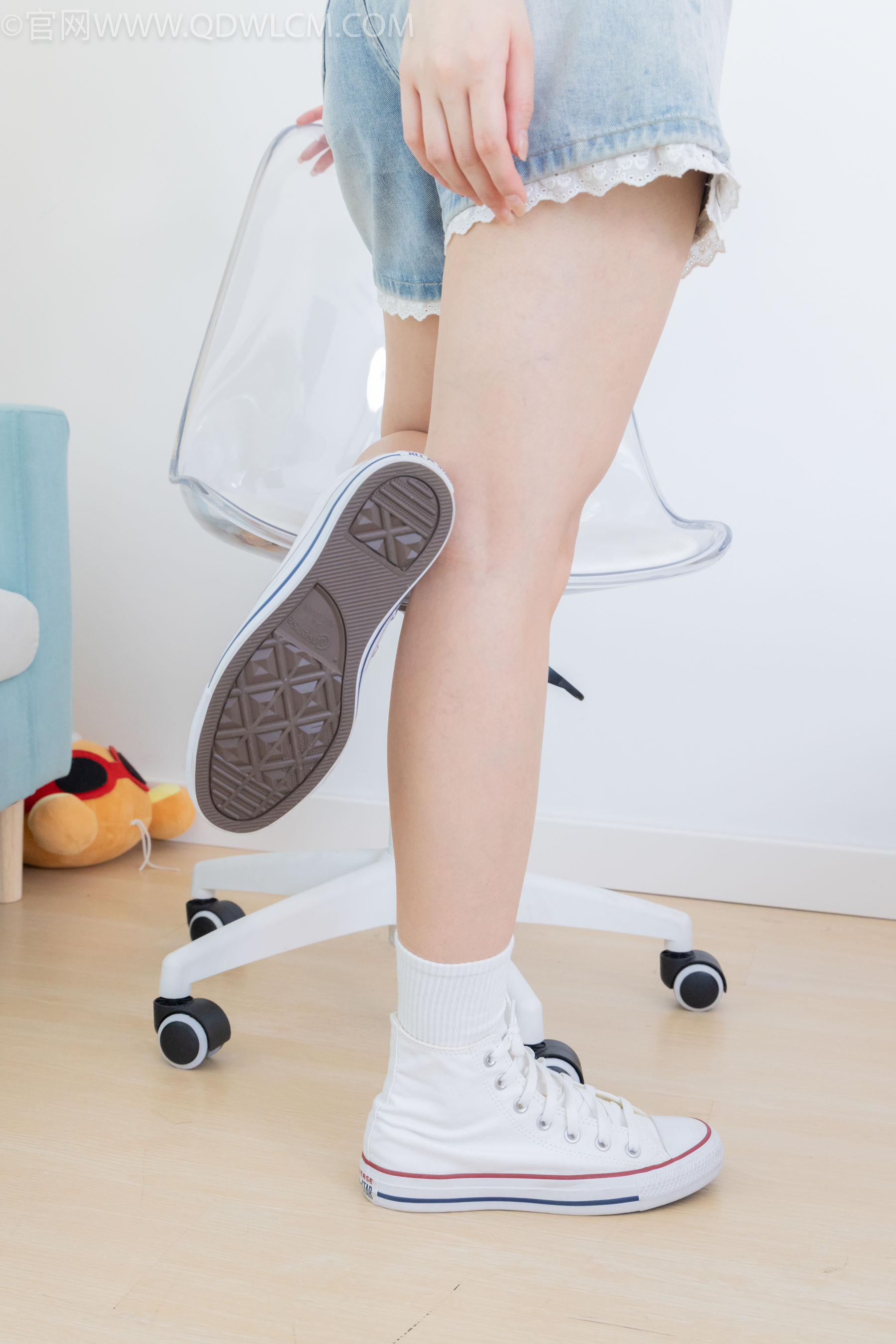 物恋传媒 No.2324 小竹 - 匡威帆布鞋、白棉袜、黑棉袜/(166P)