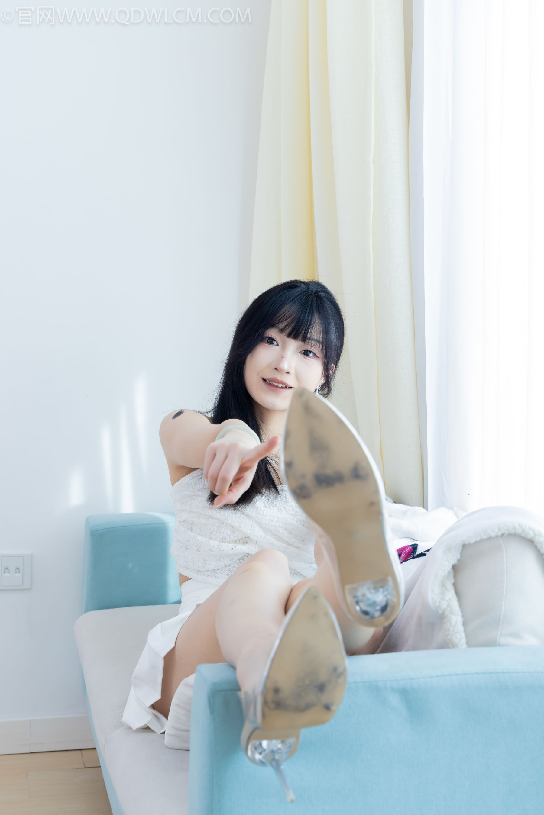 物恋传媒 No.2325 嘟嘟 - 透明高跟鞋、高跟凉鞋、白船袜、裸足/(156P)