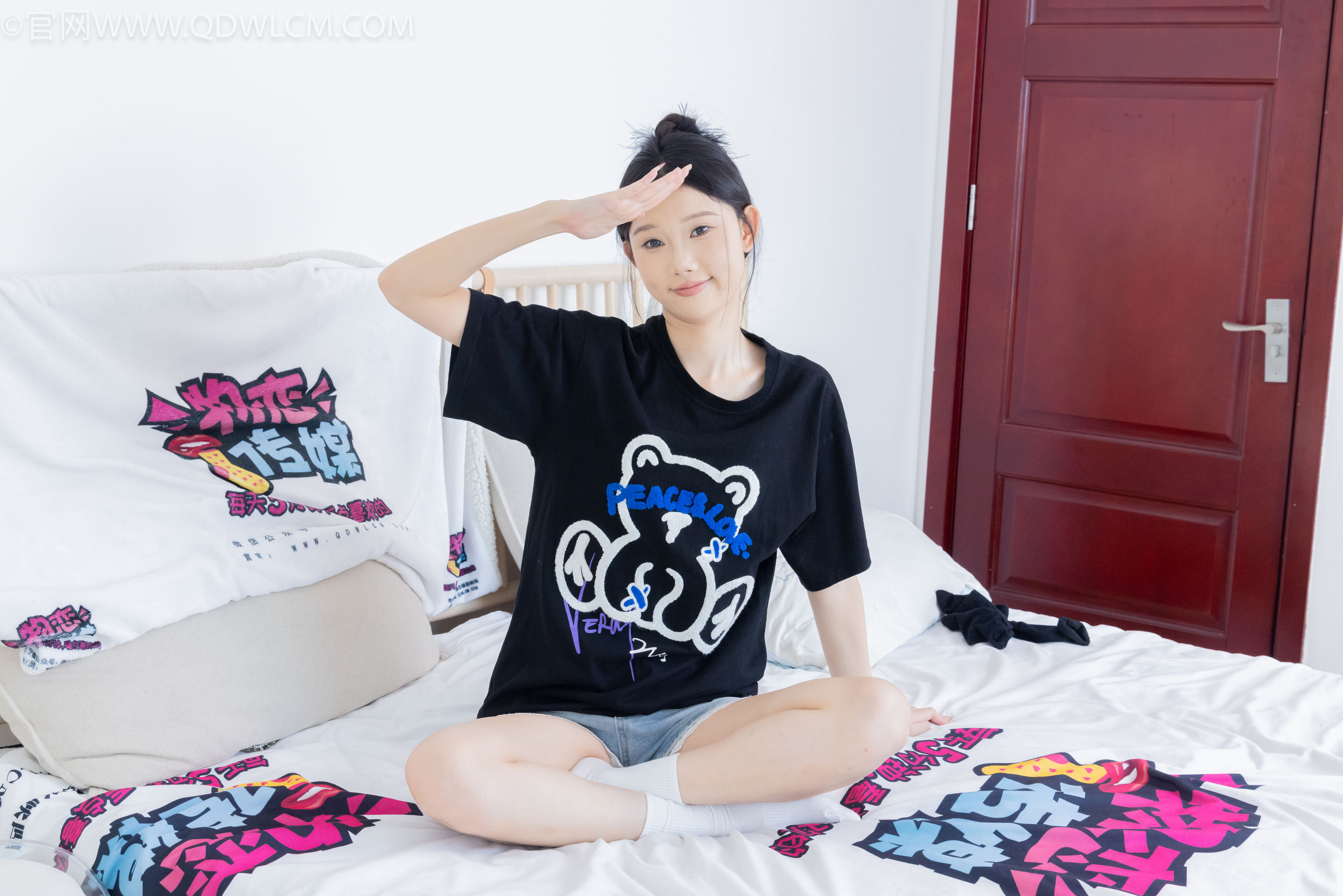 物恋传媒 No.2324 小竹 - 匡威帆布鞋、白棉袜、黑棉袜/(166P)