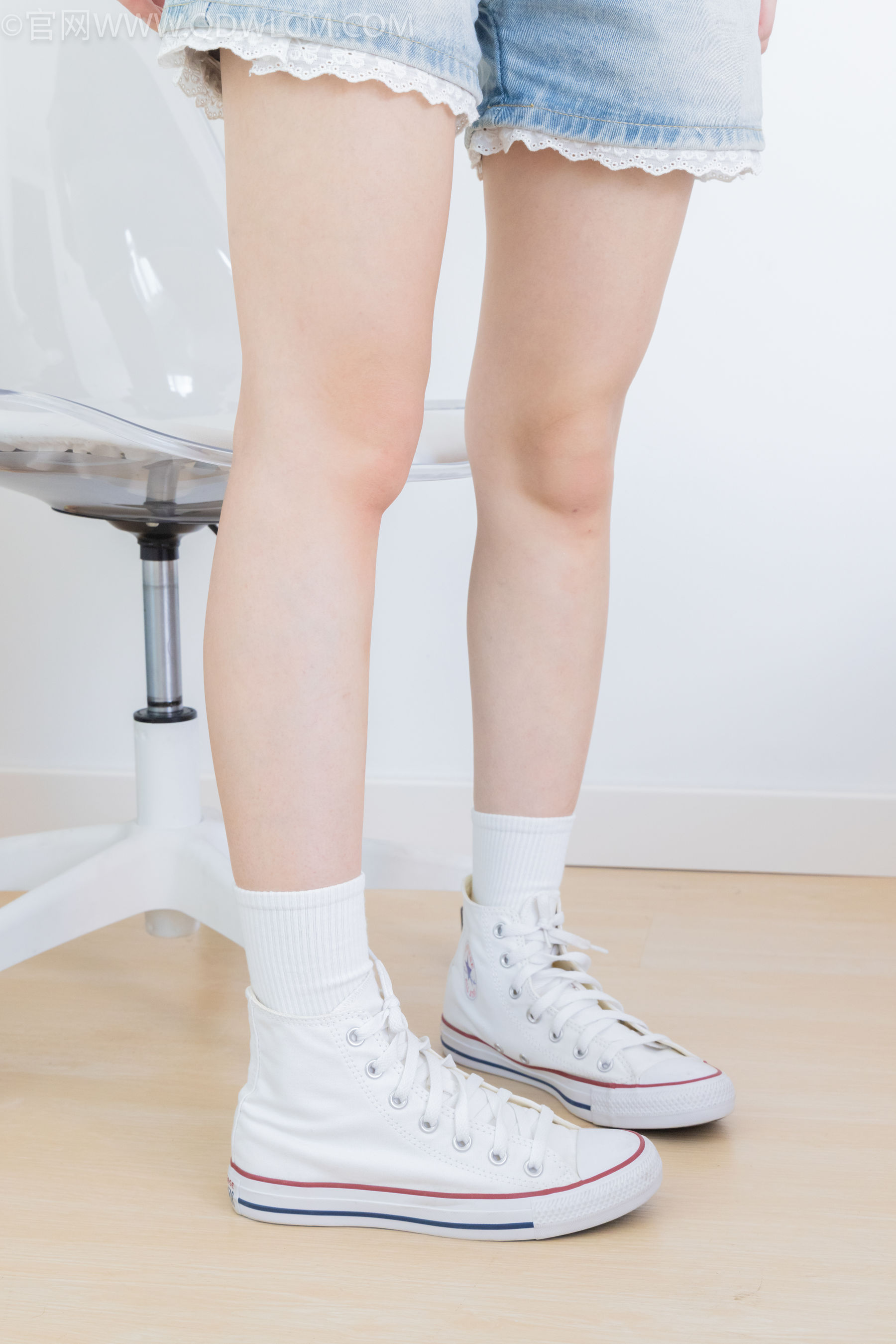 物恋传媒 No.2324 小竹 - 匡威帆布鞋、白棉袜、黑棉袜/(166P)