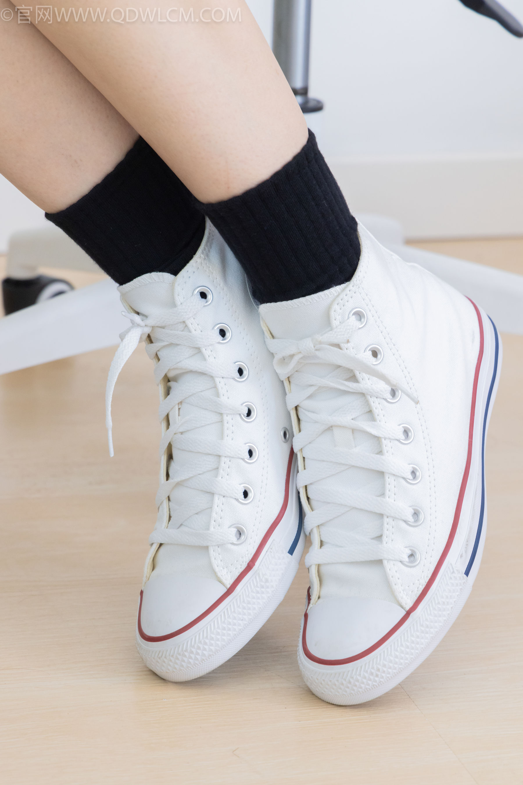 物恋传媒 No.2324 小竹 - 匡威帆布鞋、白棉袜、黑棉袜/(166P)