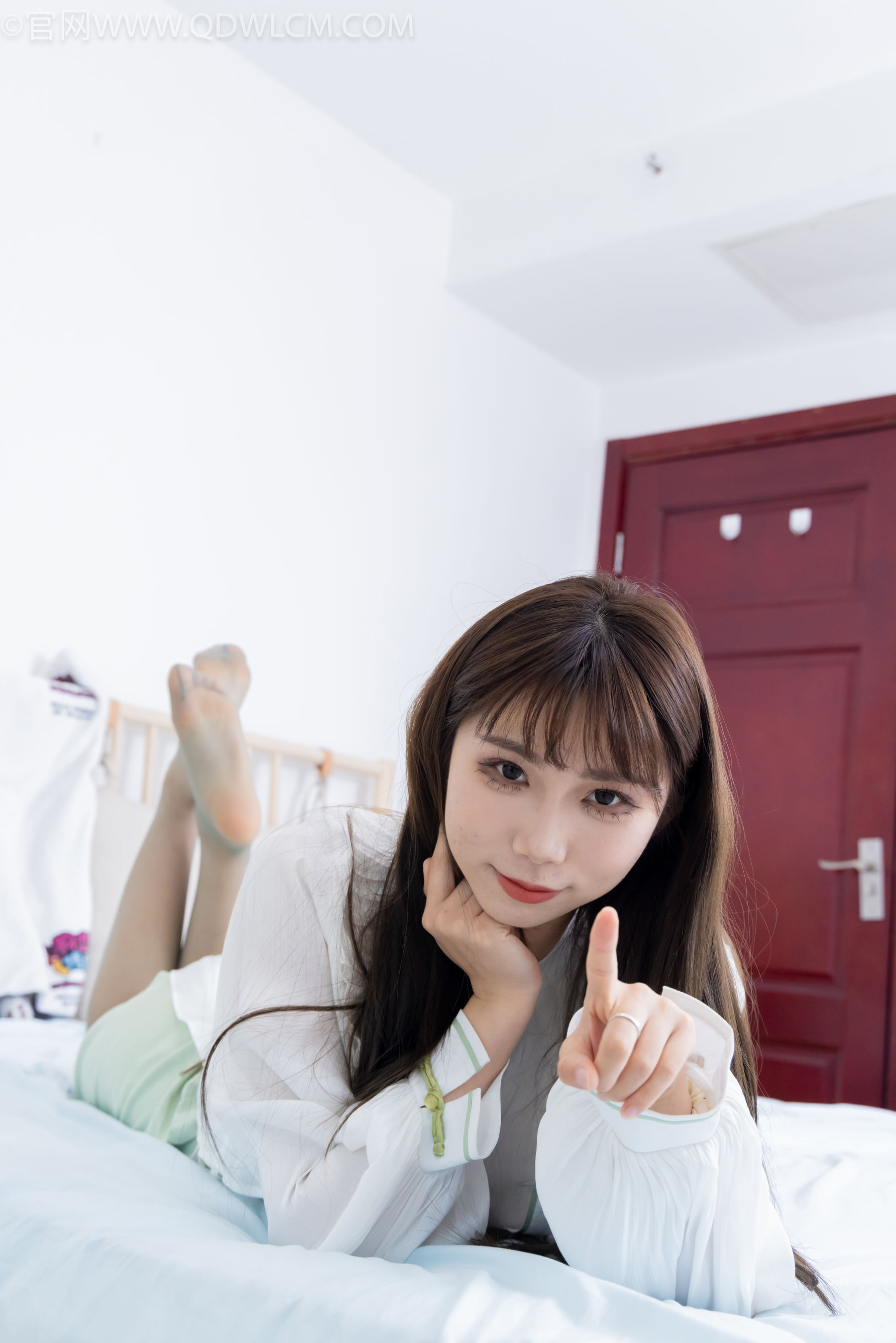 物恋传媒 No.2323 泡泡 - 汉服、平底鞋、过膝丝袜/(153P)