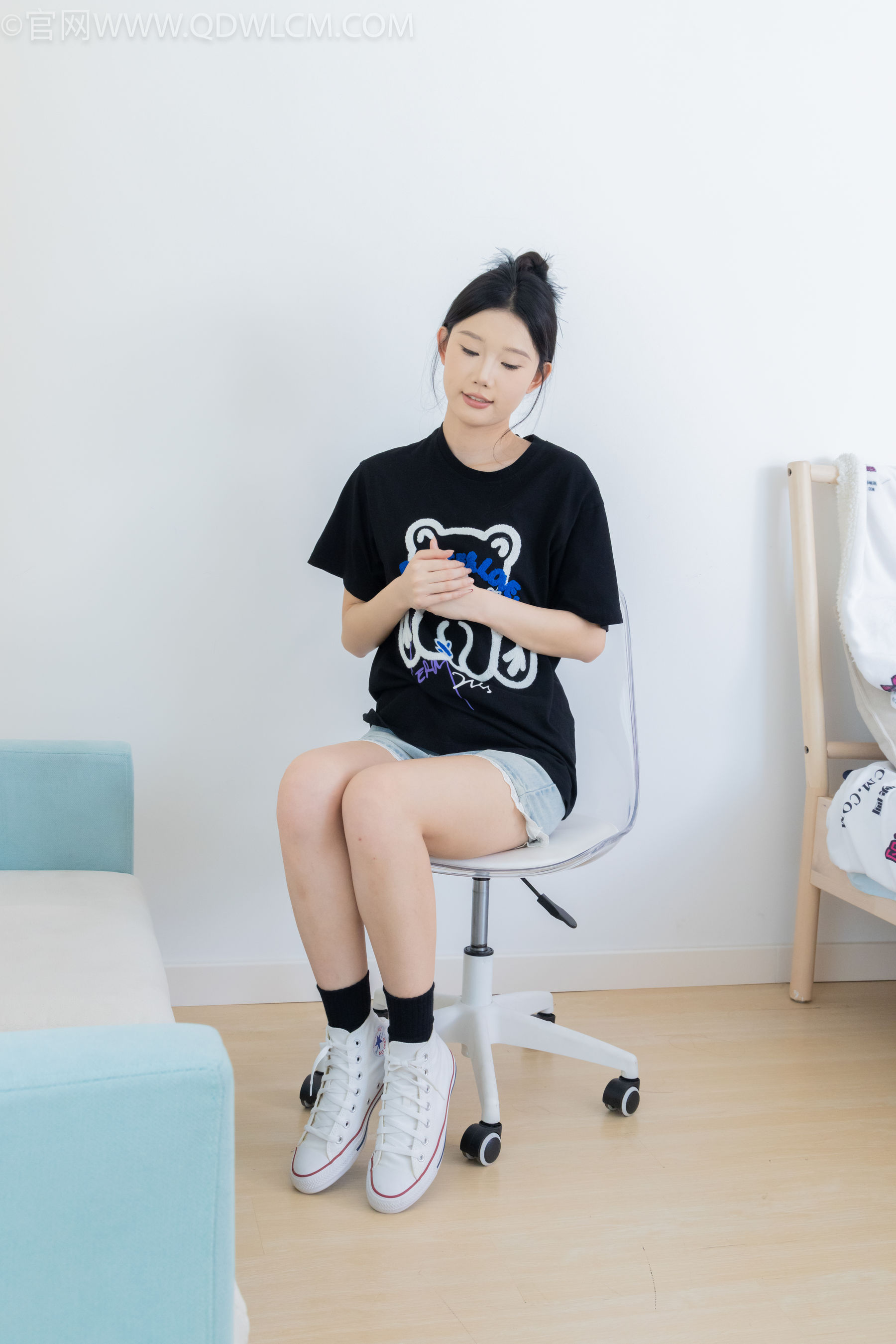 物恋传媒 No.2324 小竹 - 匡威帆布鞋、白棉袜、黑棉袜/(166P)