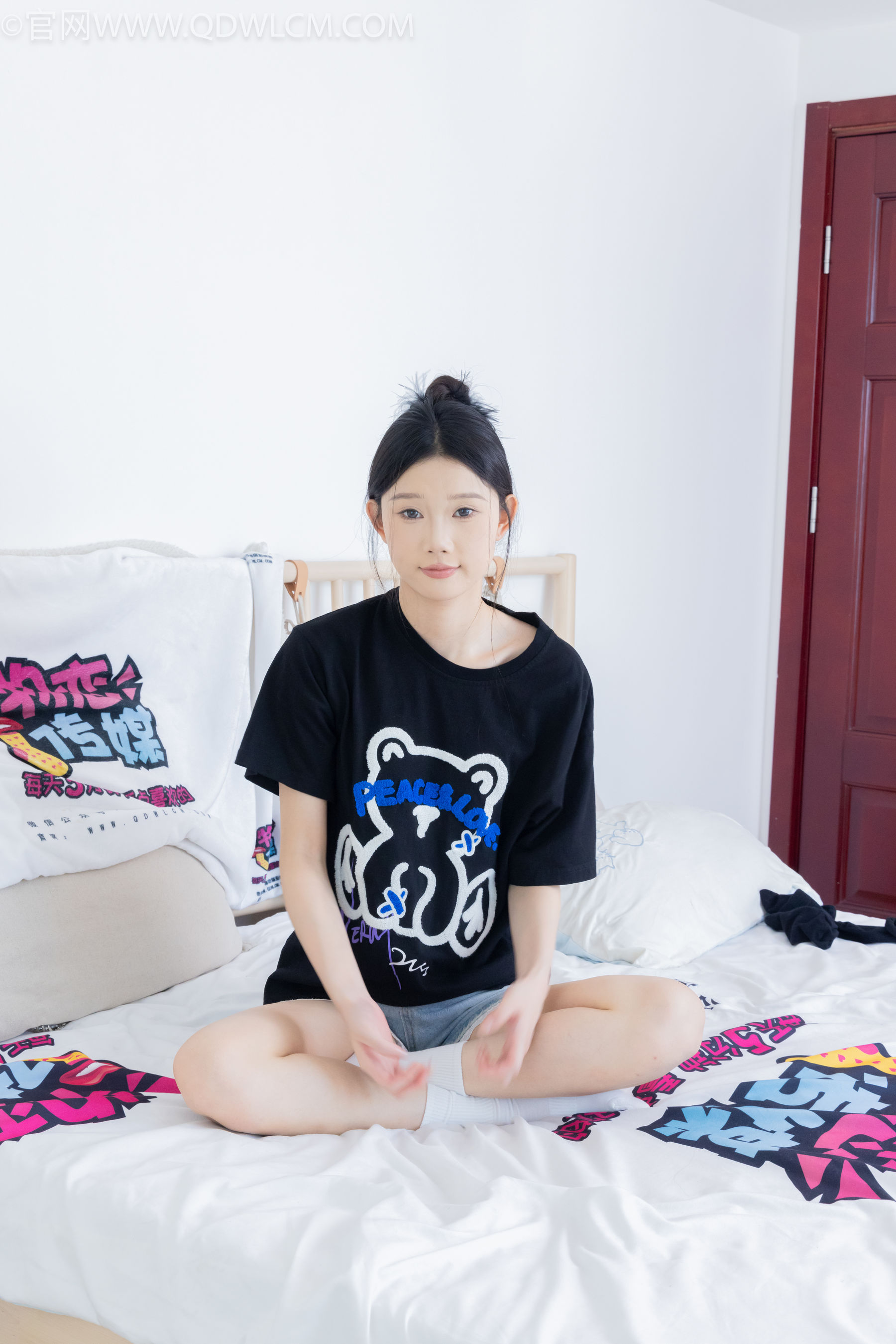 物恋传媒 No.2324 小竹 - 匡威帆布鞋、白棉袜、黑棉袜/(166P)