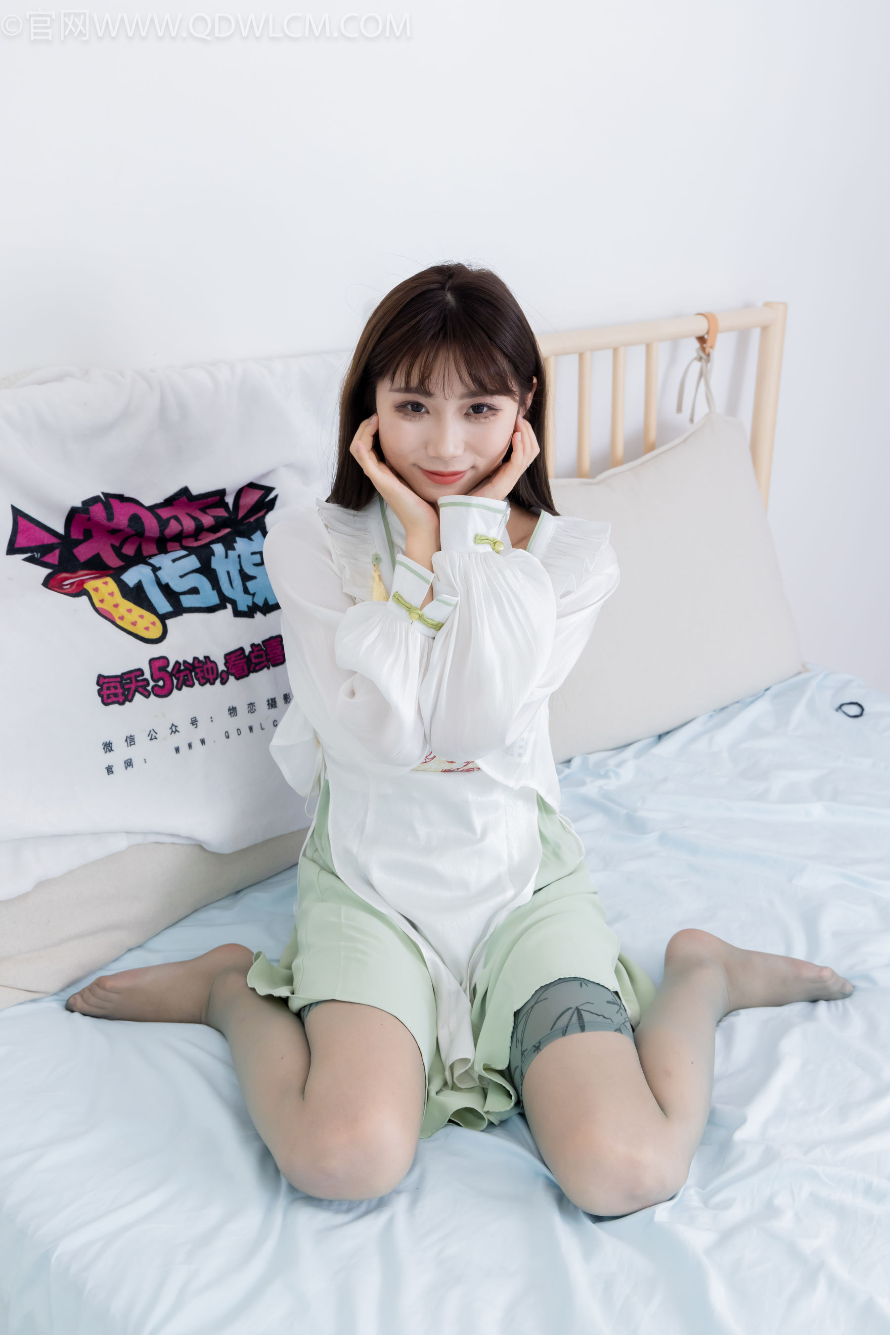 物恋传媒 No.2323 泡泡 - 汉服、平底鞋、过膝丝袜/(153P)