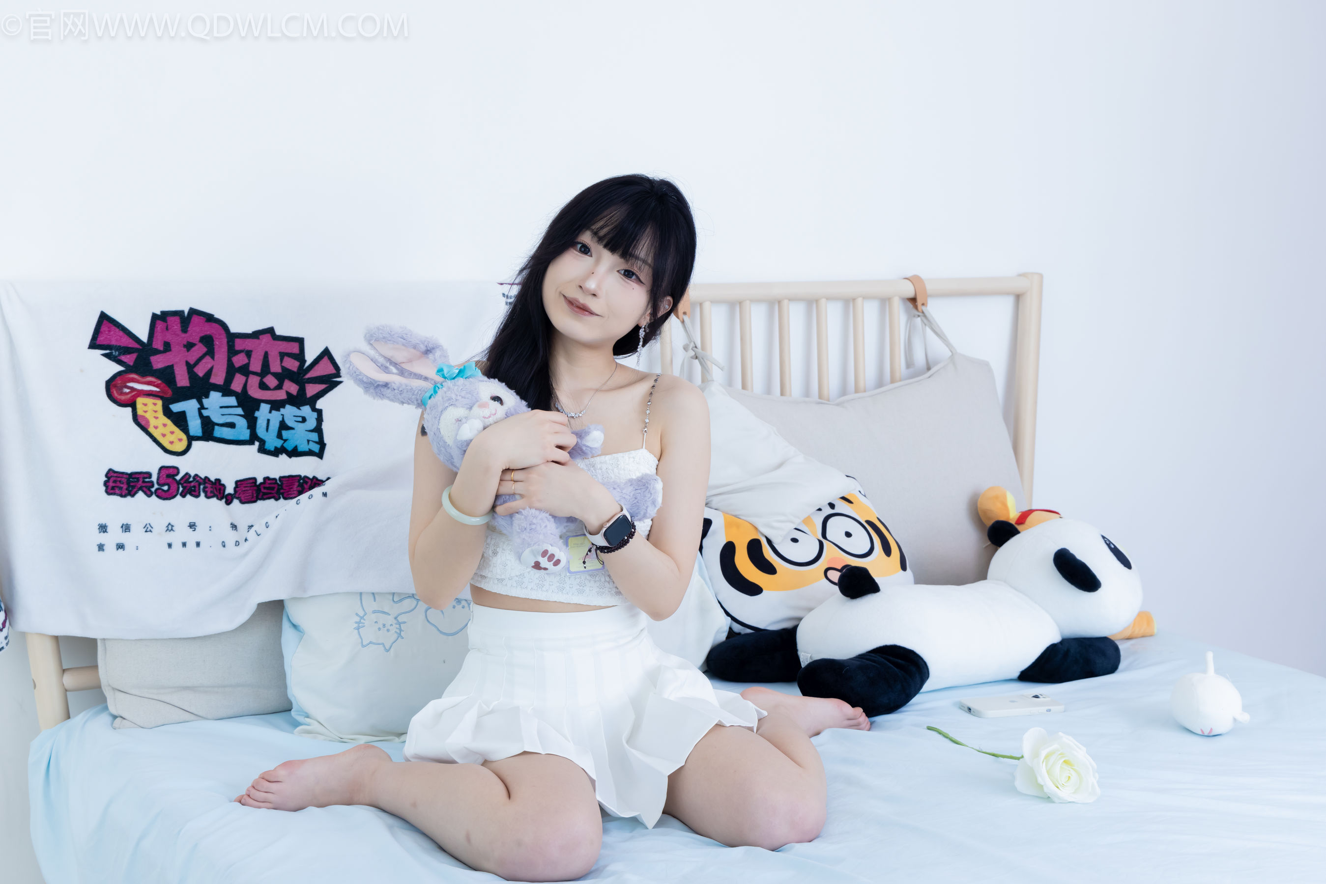 物恋传媒 No.2325 嘟嘟 - 透明高跟鞋、高跟凉鞋、白船袜、裸足/(156P)