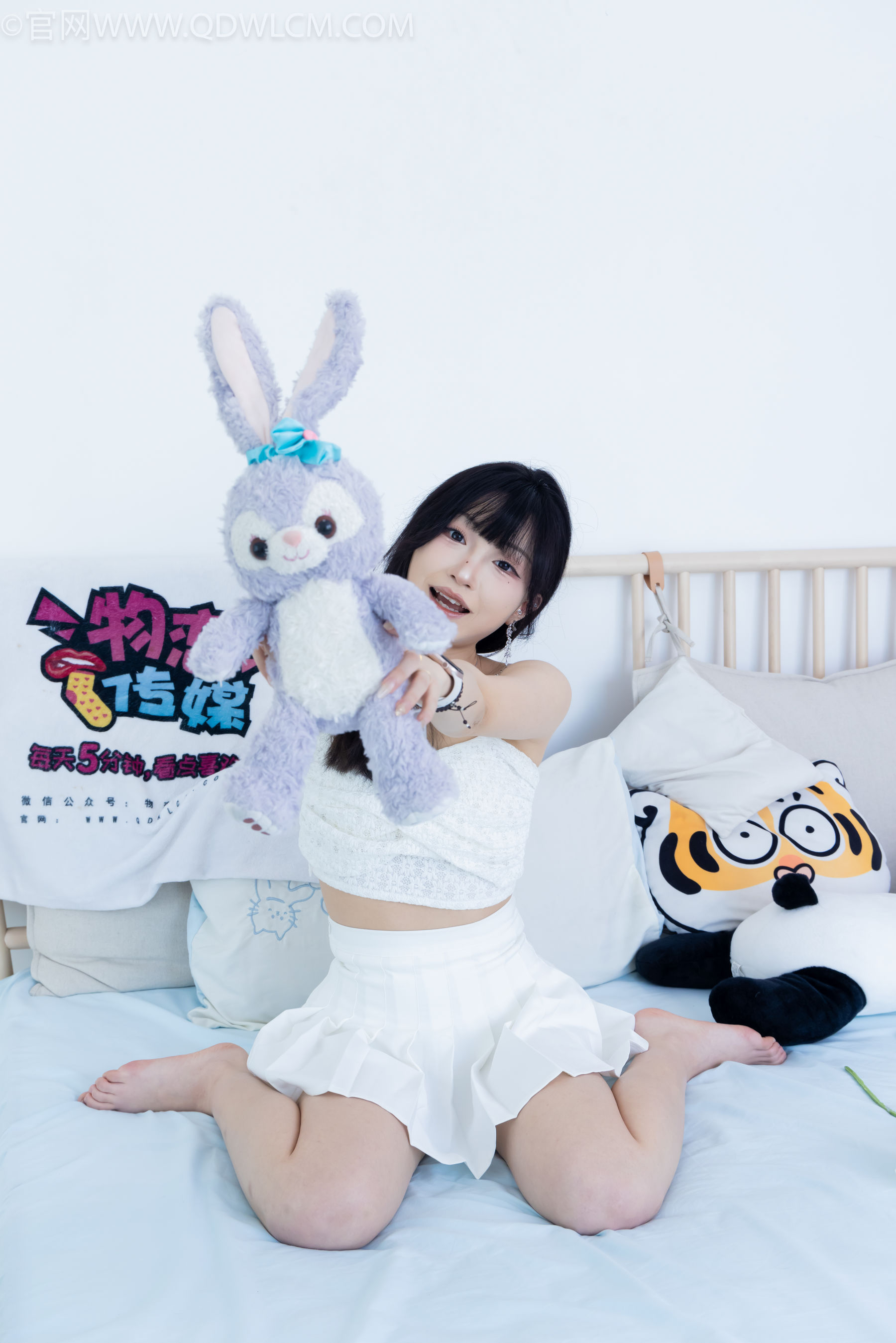 物恋传媒 No.2325 嘟嘟 - 透明高跟鞋、高跟凉鞋、白船袜、裸足/(156P)