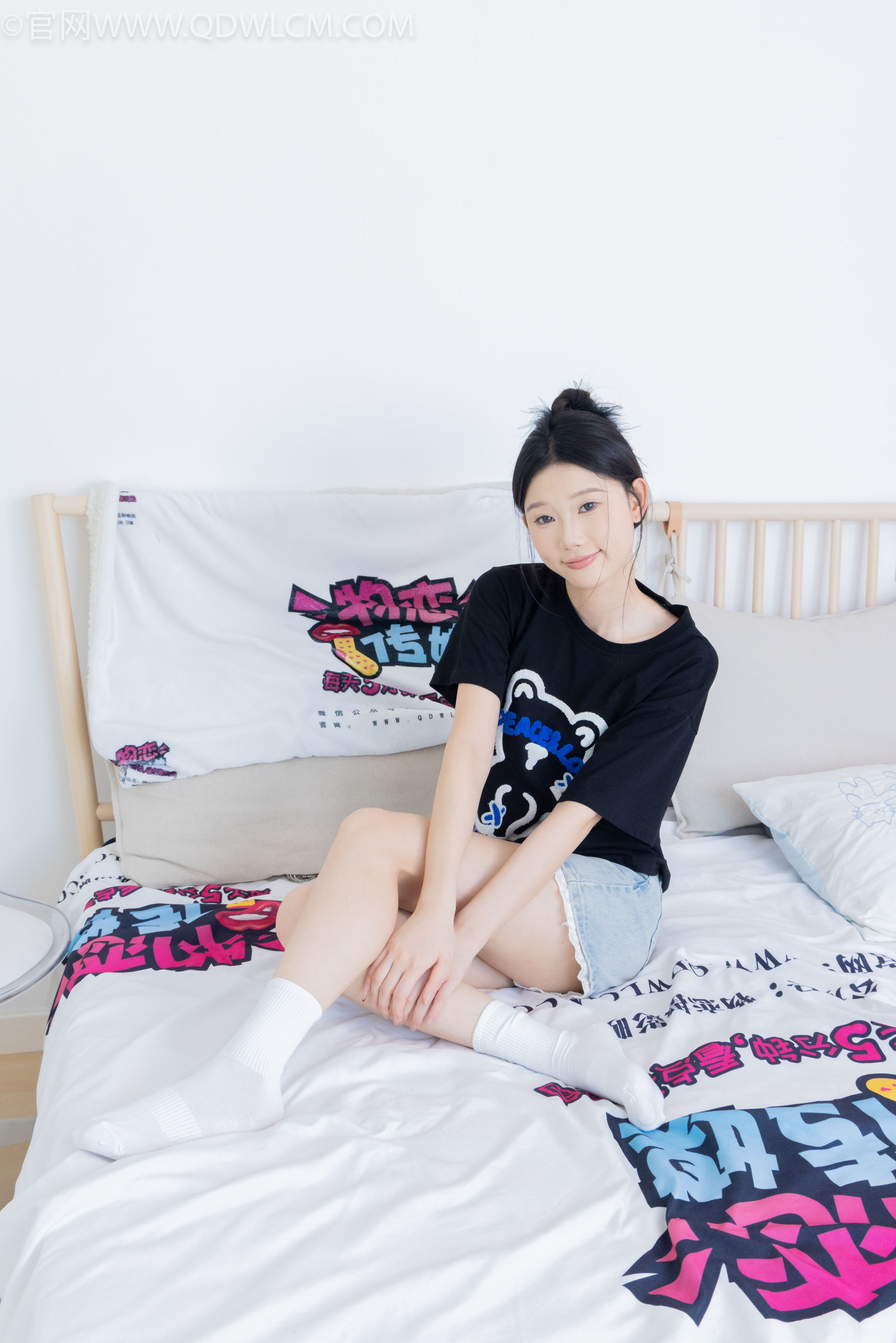 物恋传媒 No.2324 小竹 - 匡威帆布鞋、白棉袜、黑棉袜/(166P)