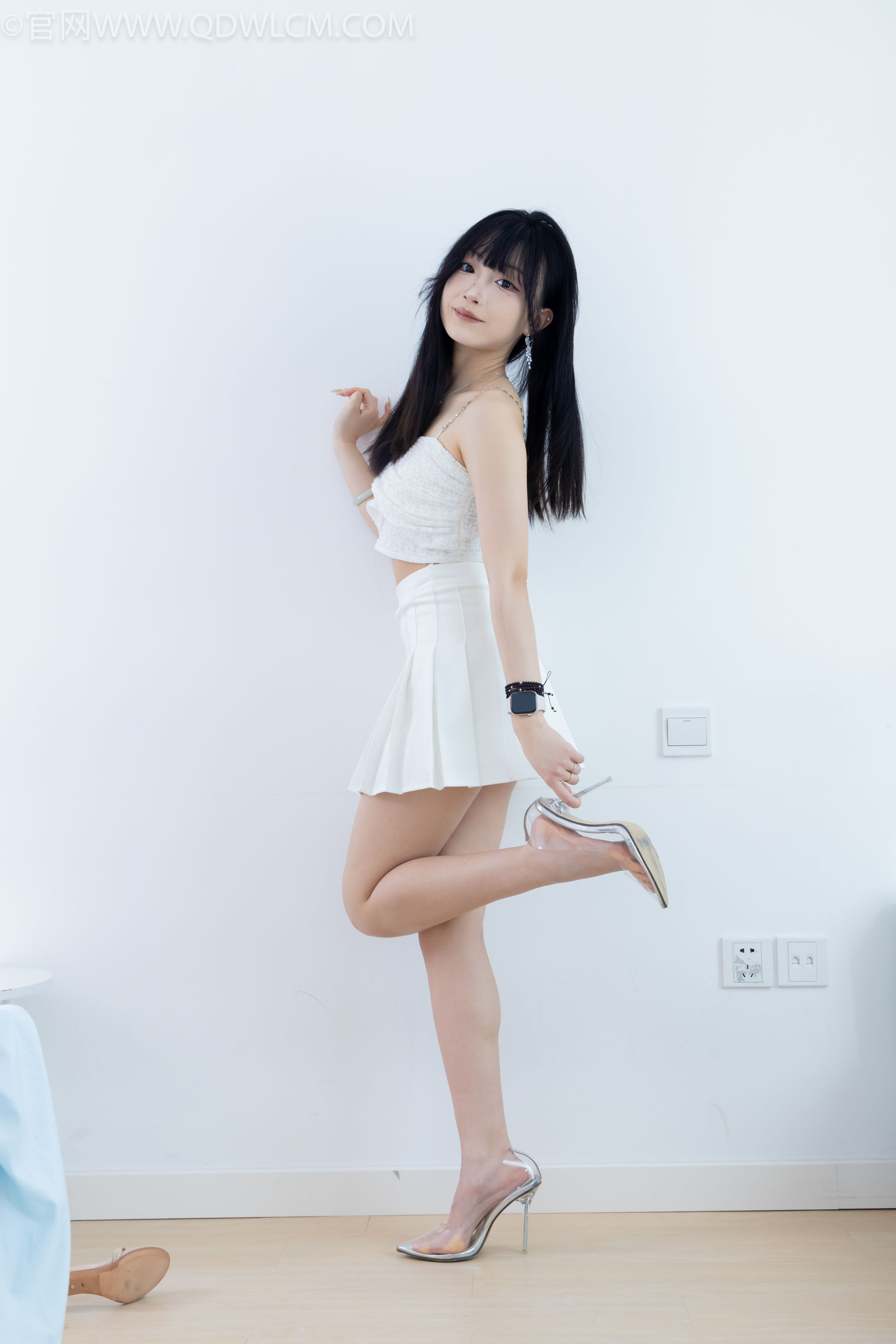 物恋传媒 No.2325 嘟嘟 - 透明高跟鞋、高跟凉鞋、白船袜、裸足/(156P)