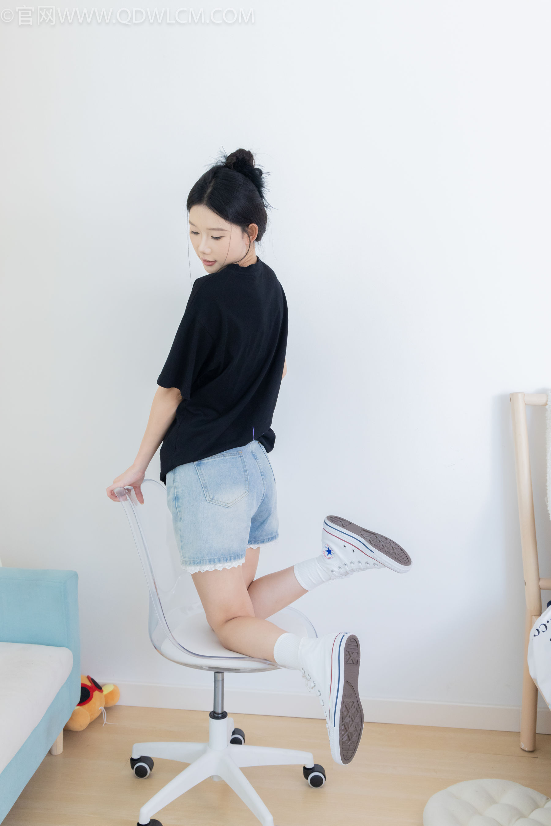 物恋传媒 No.2324 小竹 - 匡威帆布鞋、白棉袜、黑棉袜/(166P)