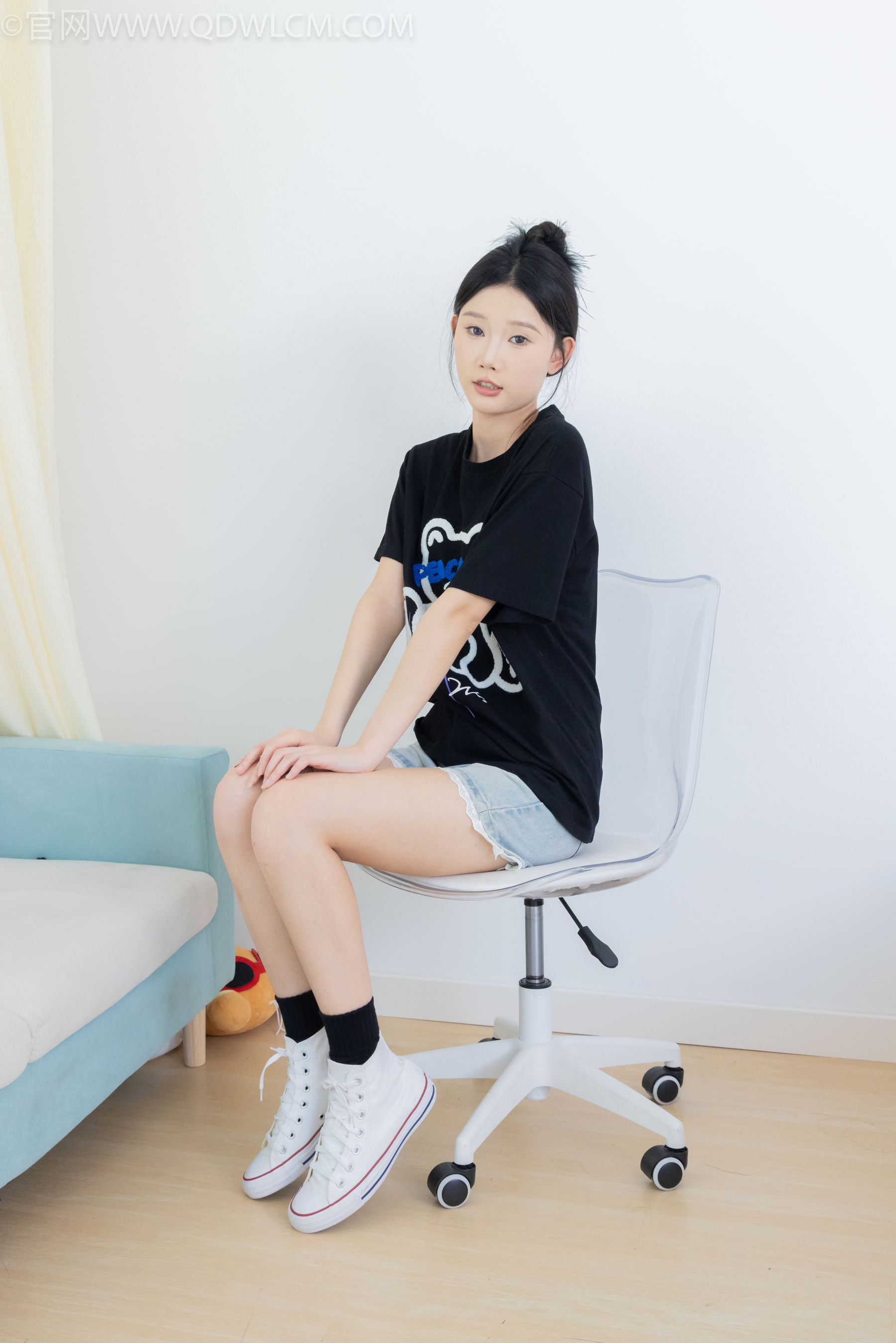 物恋传媒 No.2324 小竹 - 匡威帆布鞋、白棉袜、黑棉袜/(166P)