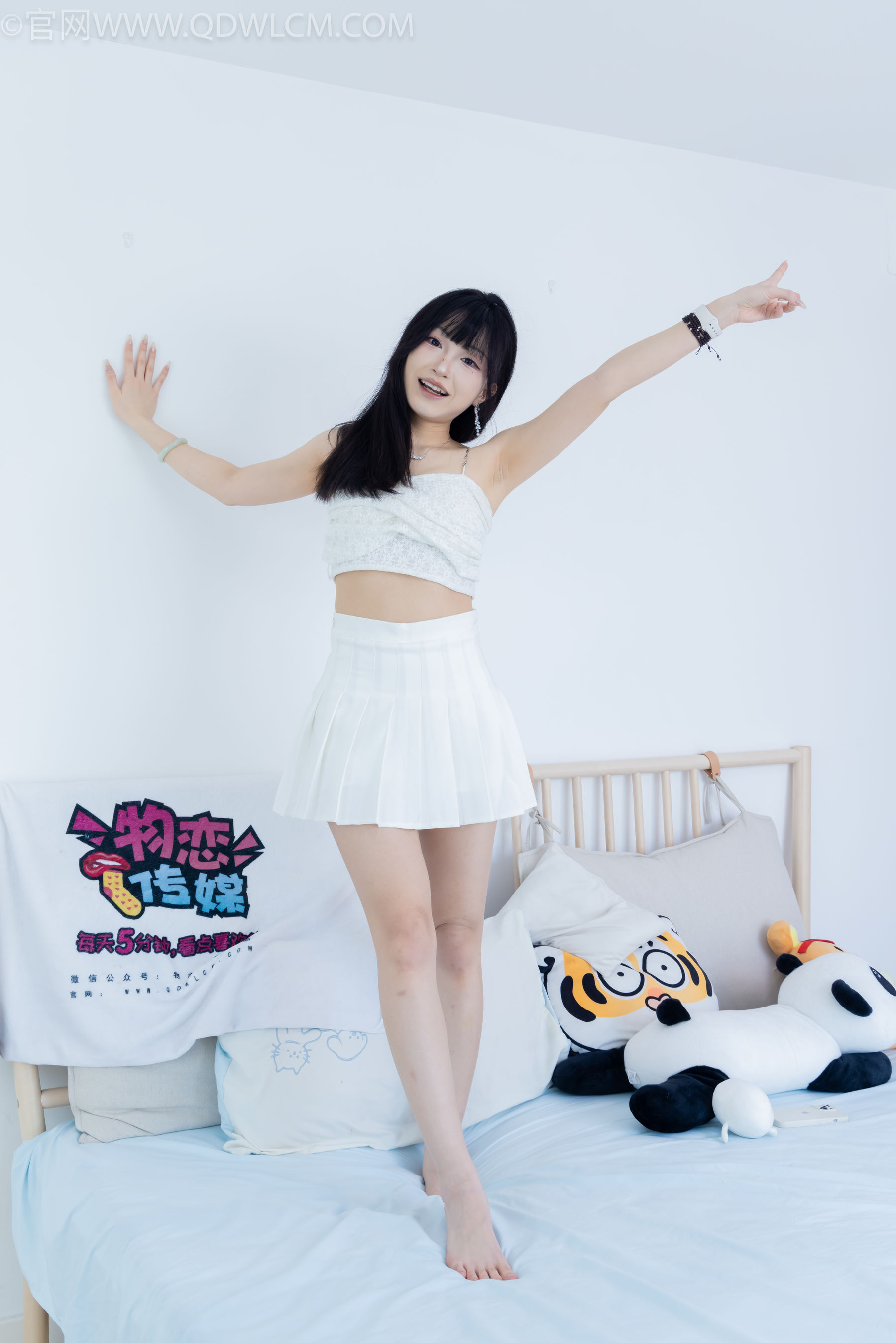 物恋传媒 No.2325 嘟嘟 - 透明高跟鞋、高跟凉鞋、白船袜、裸足/(156P)