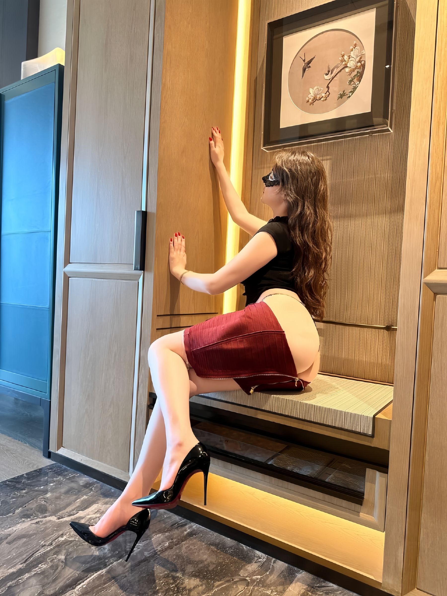 可可西yyy - 蒙面女侠红色包臀裙/(48P)