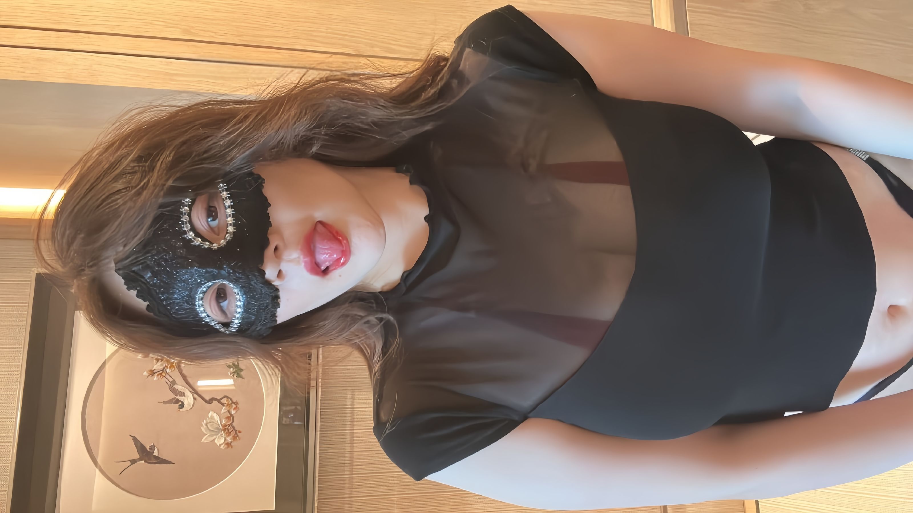 可可西yyy - 蒙面女侠红色包臀裙/(48P)