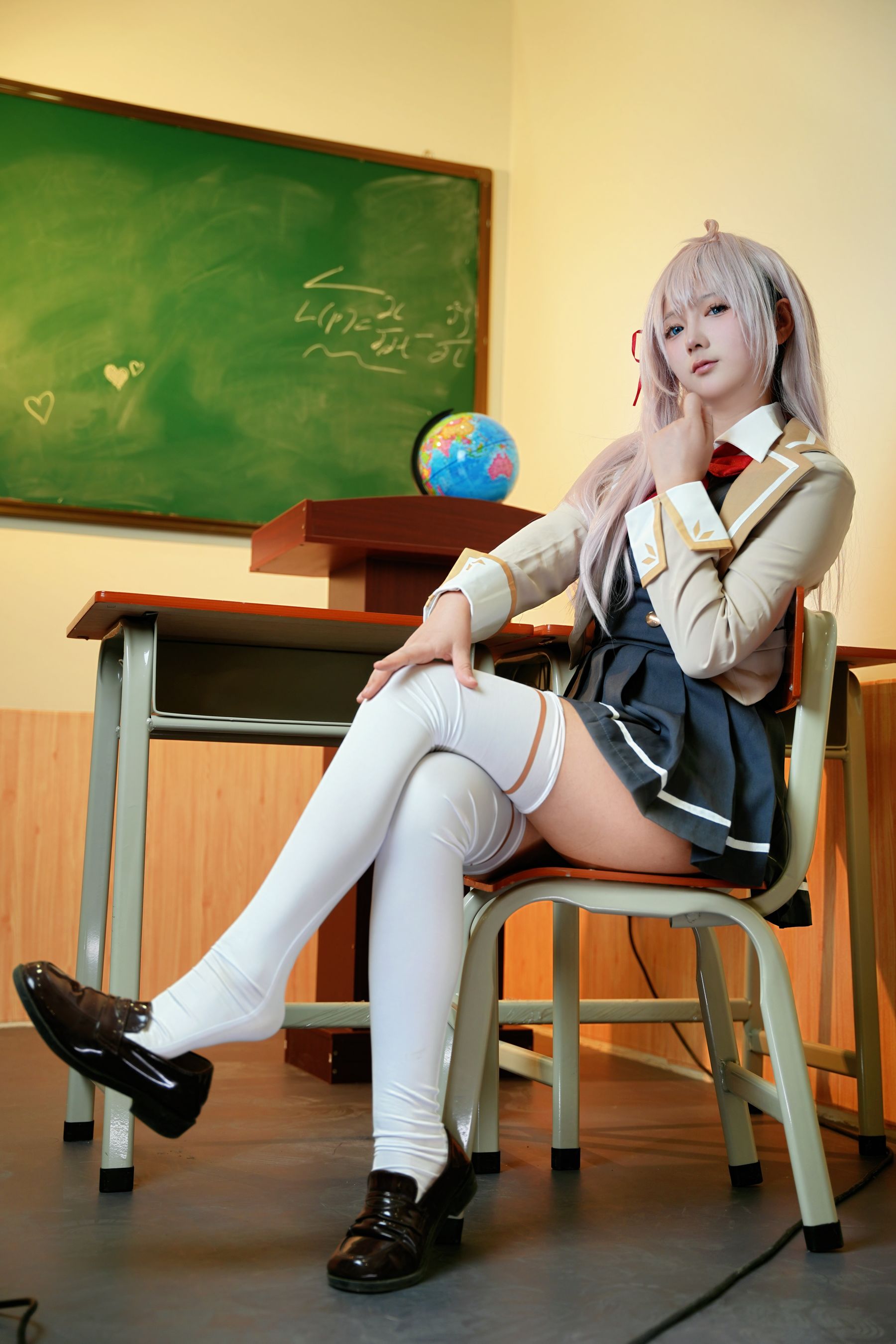 喜欢爱理吗 - 不时以俄语轻声遮羞的邻座艾莉同学/(30P)