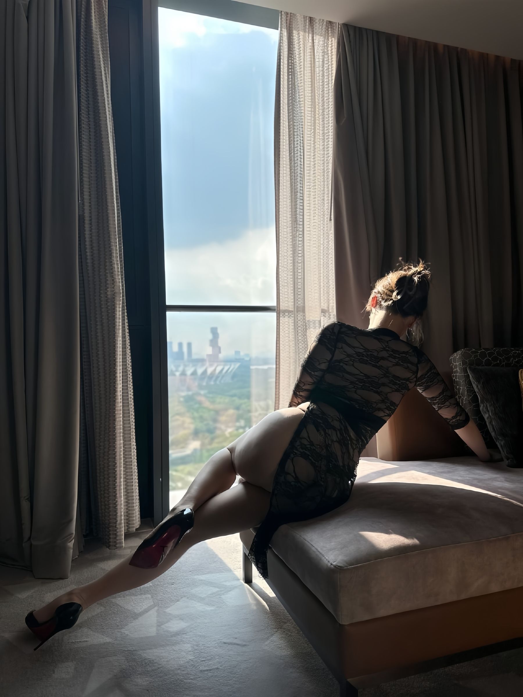 可可西yyy - 黑丝透视情趣睡袍/(44P)