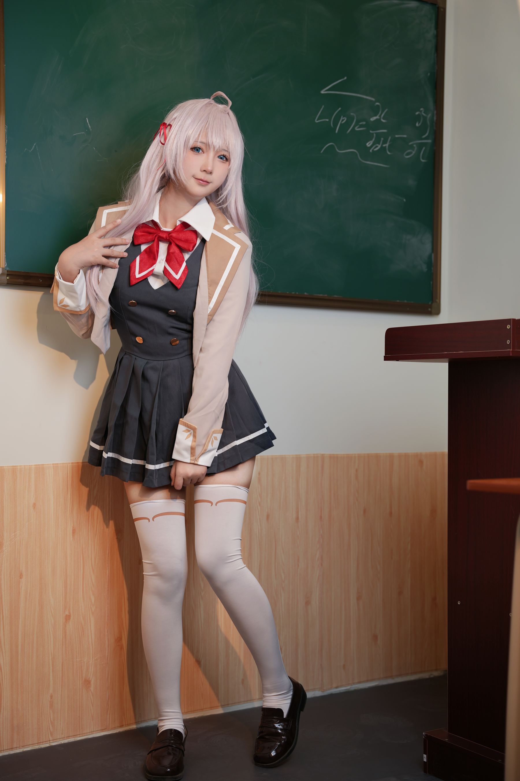 喜欢爱理吗 - 不时以俄语轻声遮羞的邻座艾莉同学/(30P)